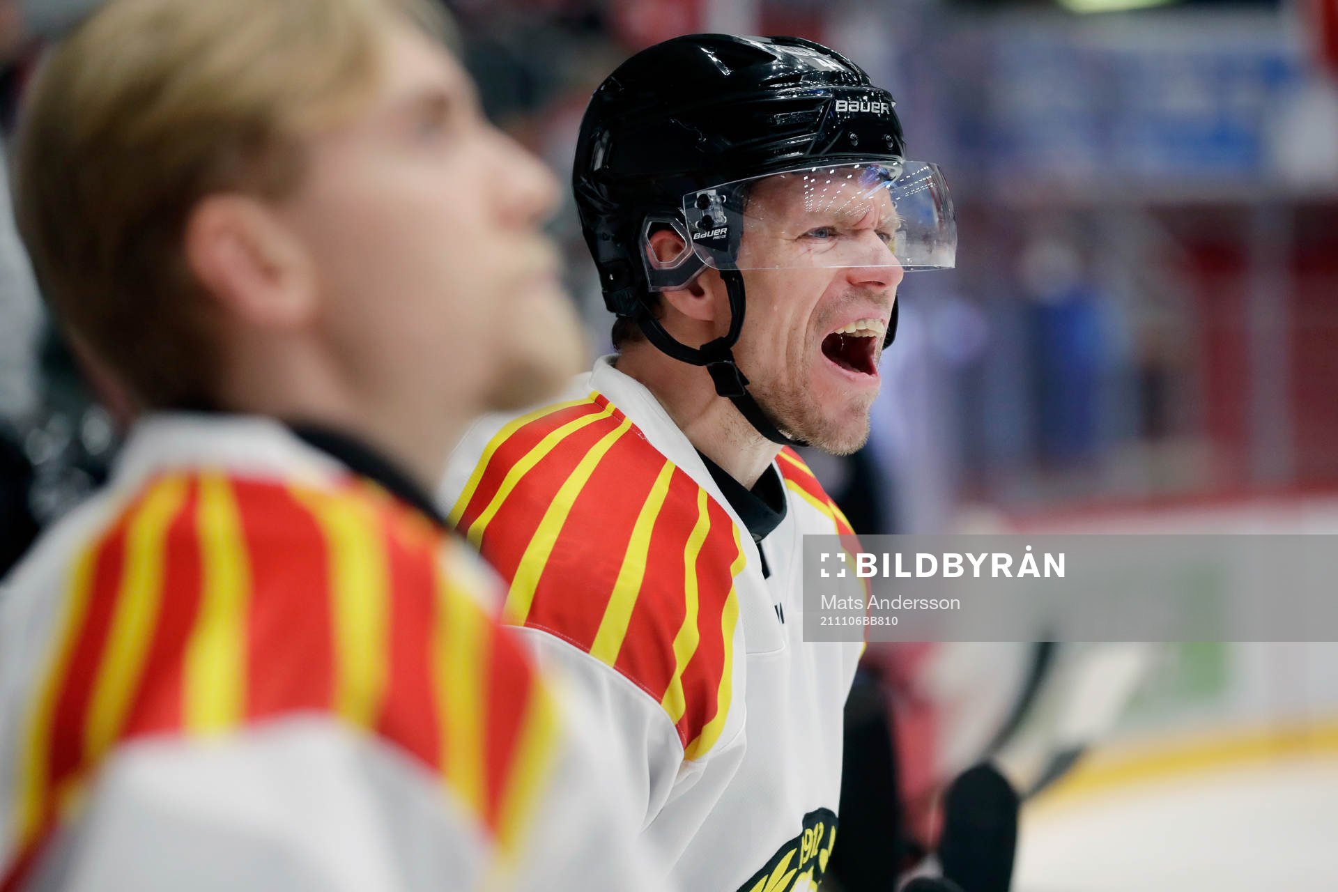 Brynäs Nicklas Danielsson reagerar mot domaren