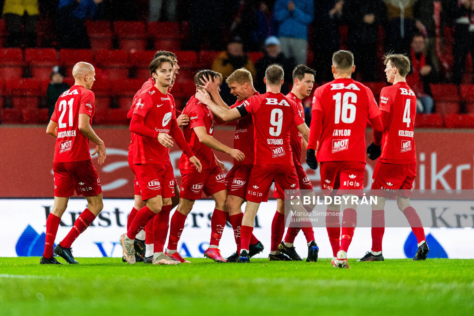 Bård Finne of Brann celebrates with team mates