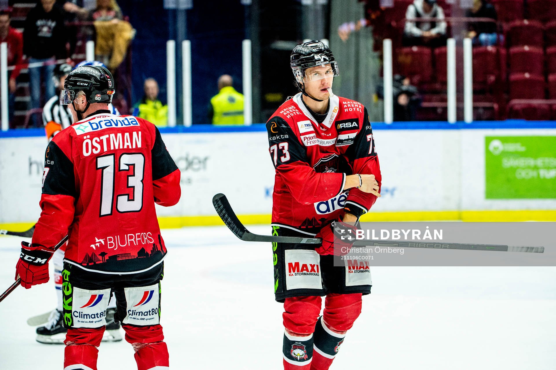 Malmö Redhawks Kalle Östman och Adam Ollas Mattsson deppar