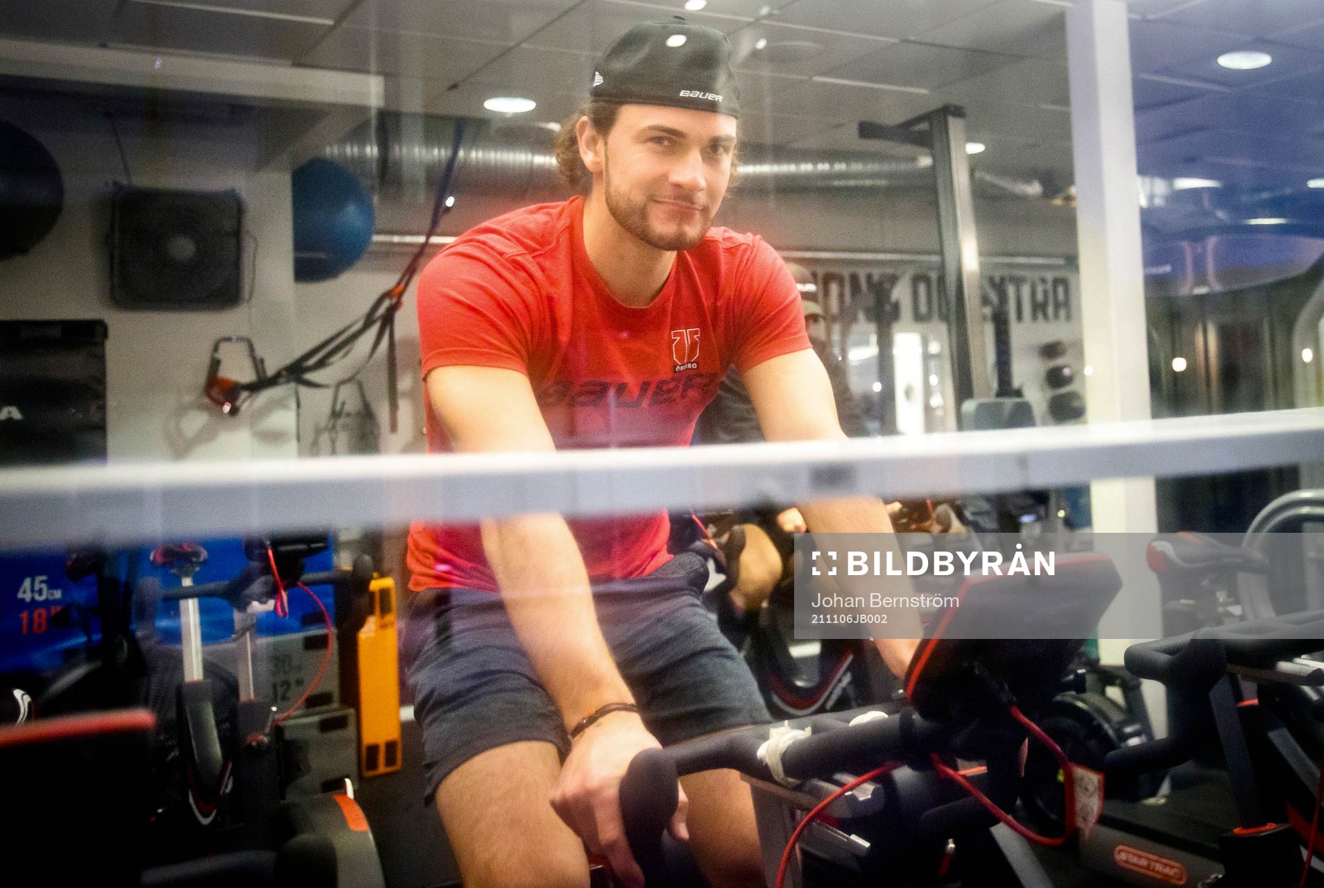 Örebros Petr Zámorský värmer upp