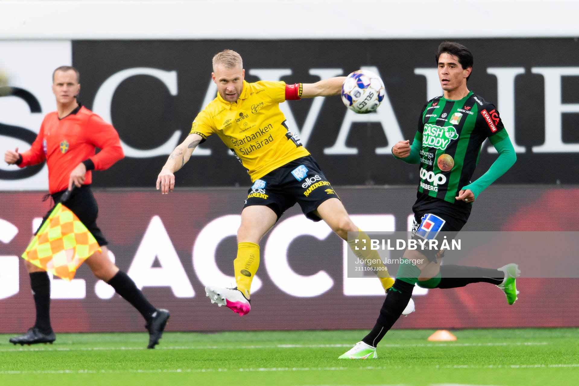 Elfsborgs Johan Larsson och Varbergs Jean Carlos De Brito