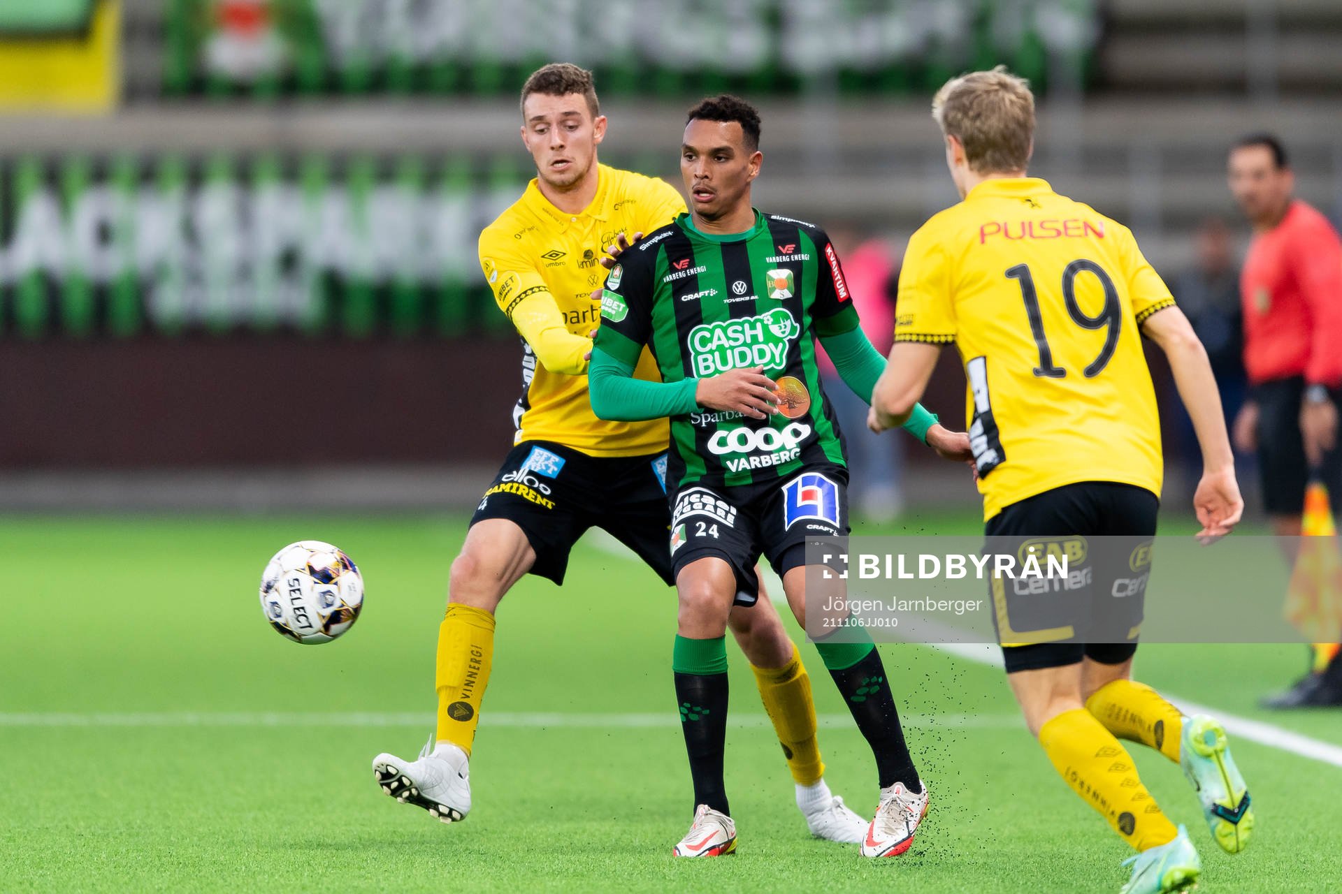 Elfsborgs Christopher McVey och Varbergs Ryan Moon