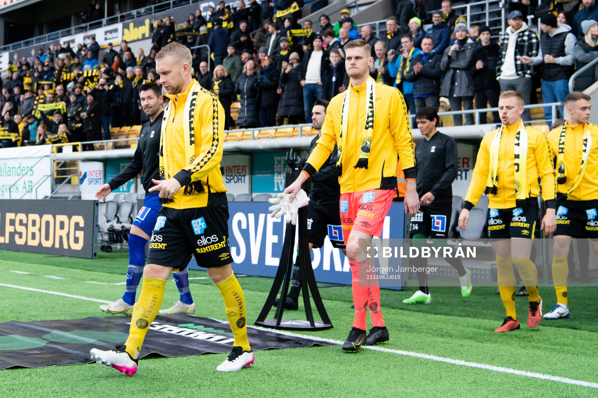 Elfsborgs Johan Larsson och målvakt Tim Rönning går in