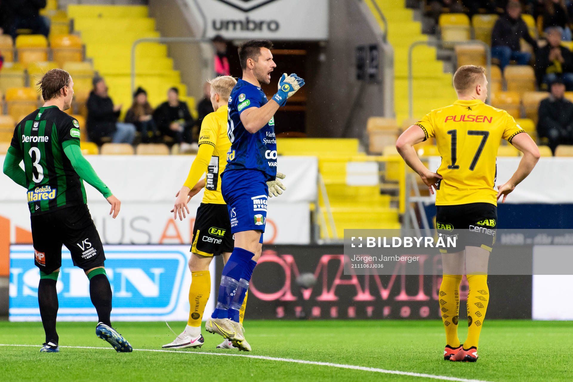 Varbergs målvakt Stojan Lukic jublar