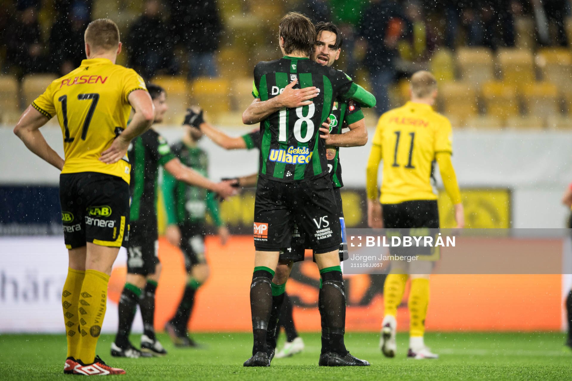 Varbergs Oliver Stanisic och Joakim Lindner jublar