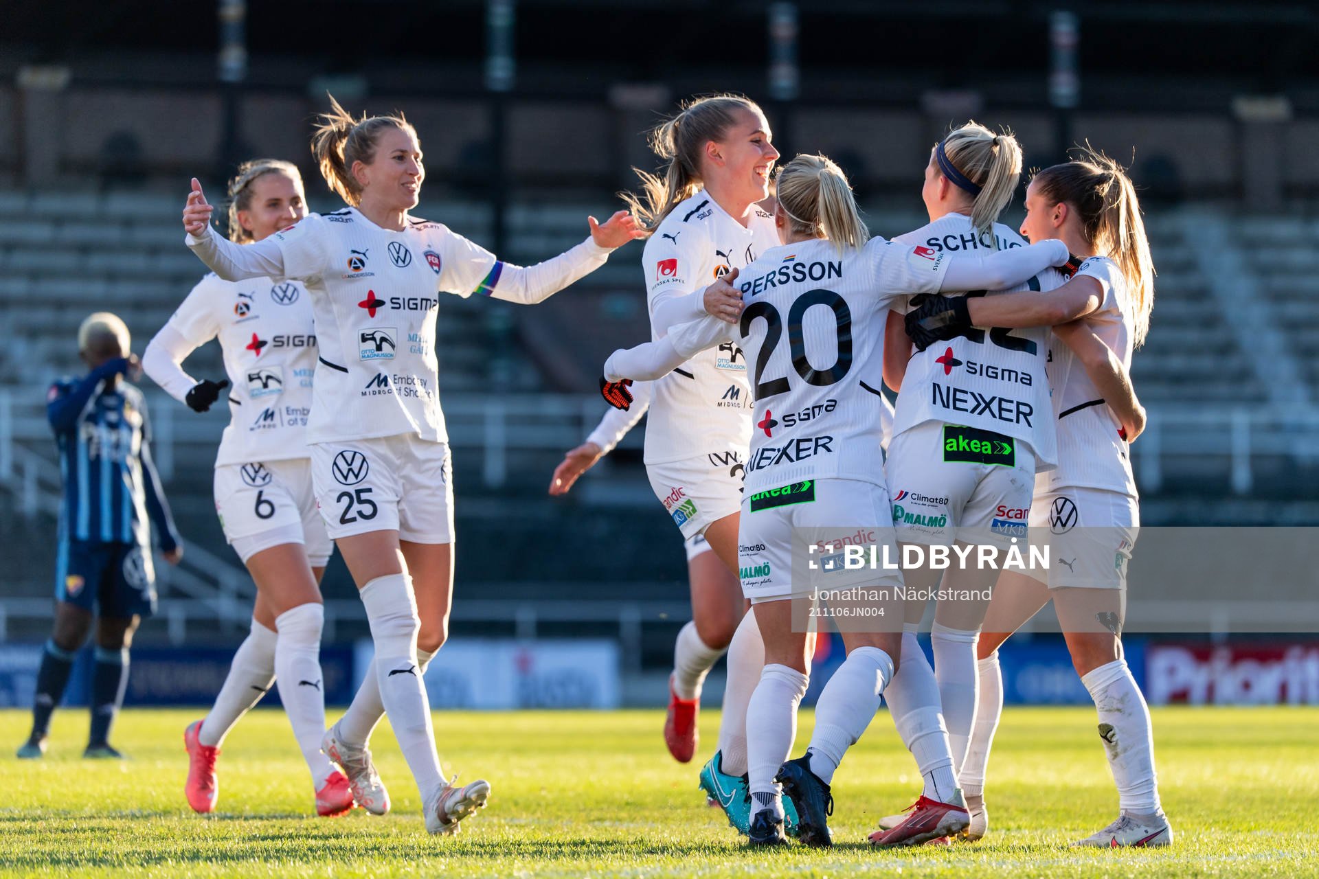 Rosengårds spelare jublar