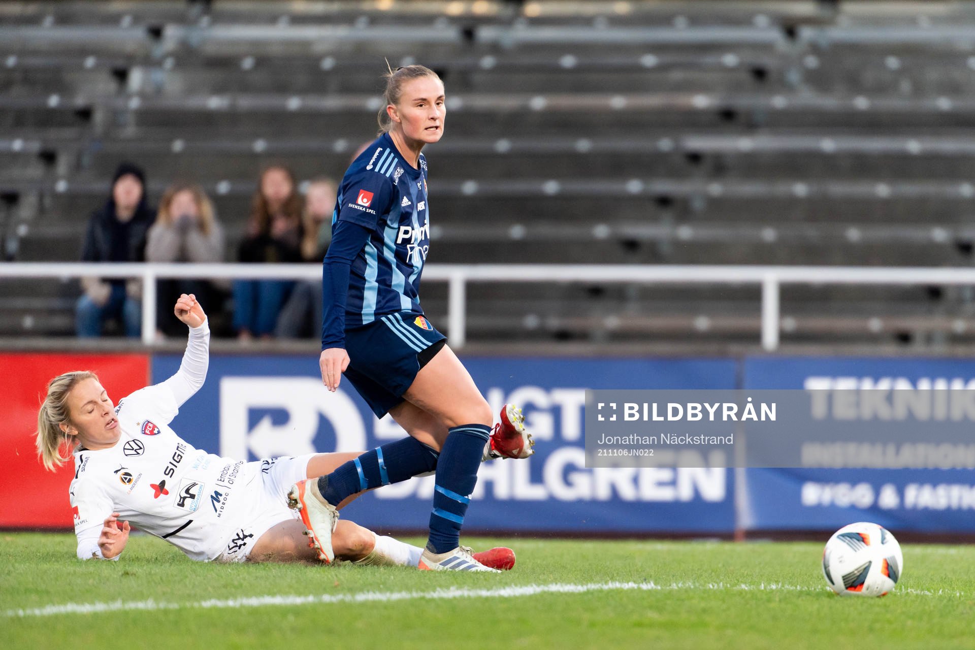 Rosengårds Mimmi Larsson och Djurgårdens Kamilla Karlsen