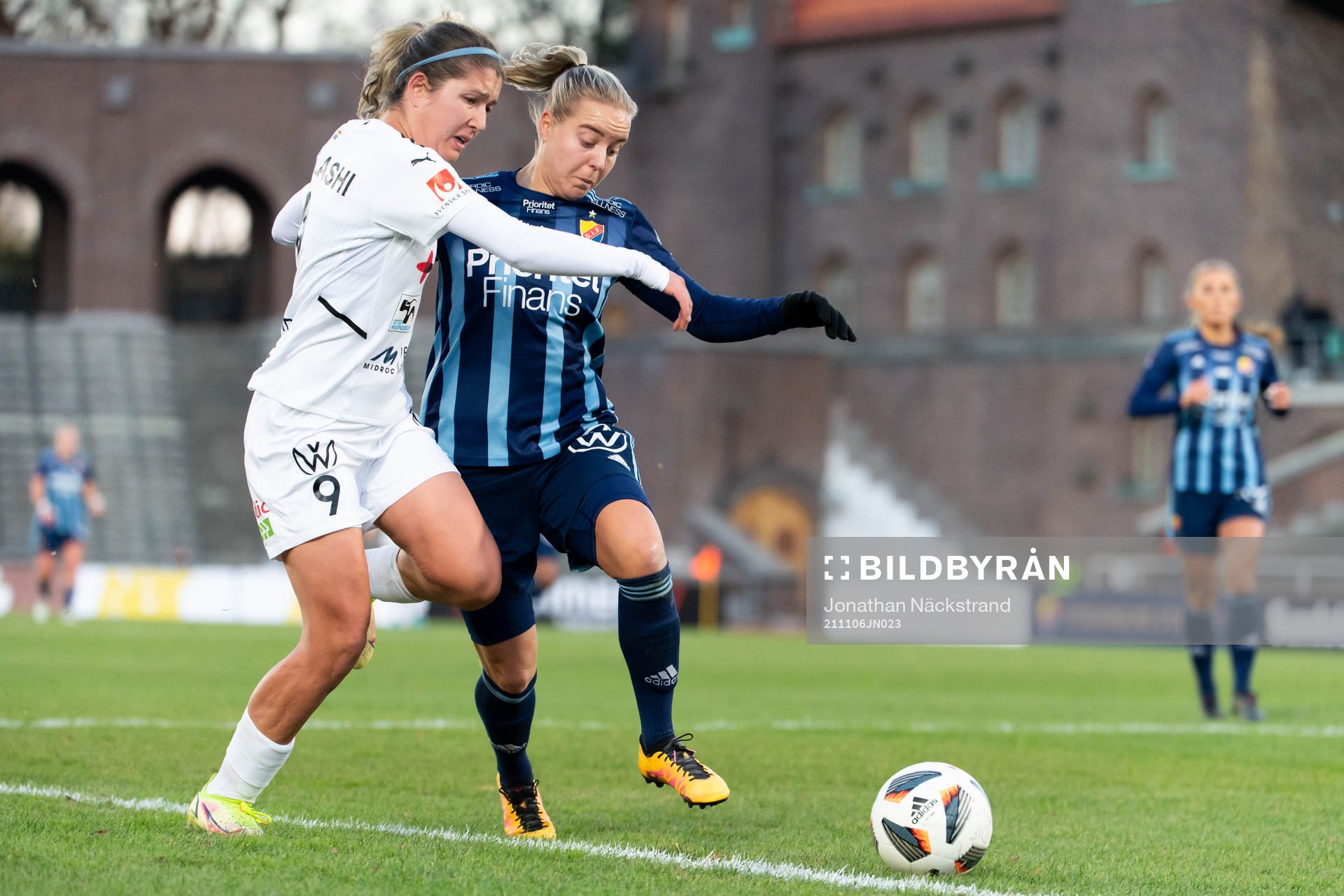 Rosengårds Loreta Kullashi och Djurgårdens Fanny Lång