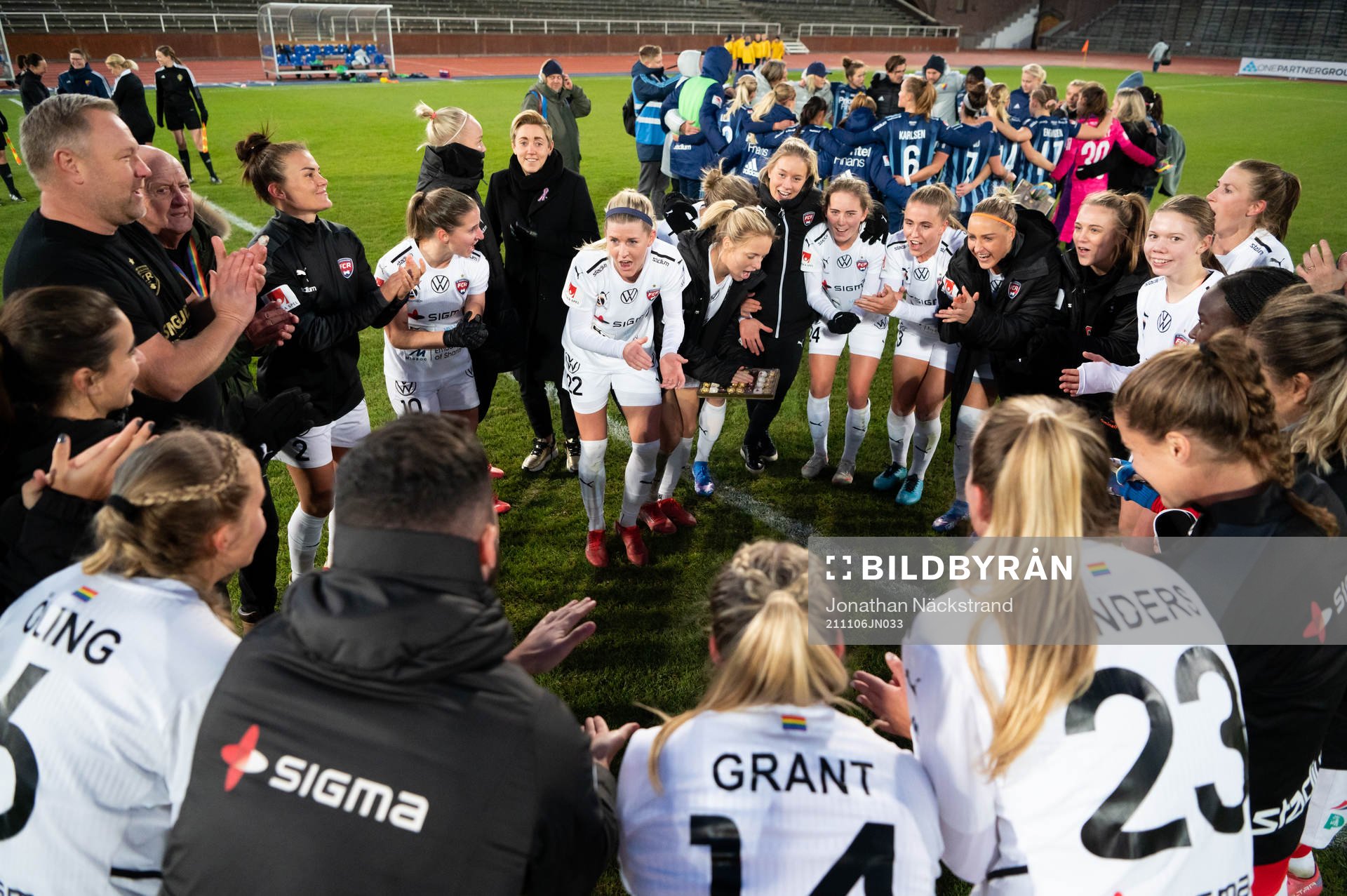 Rosengårds spelare jublar