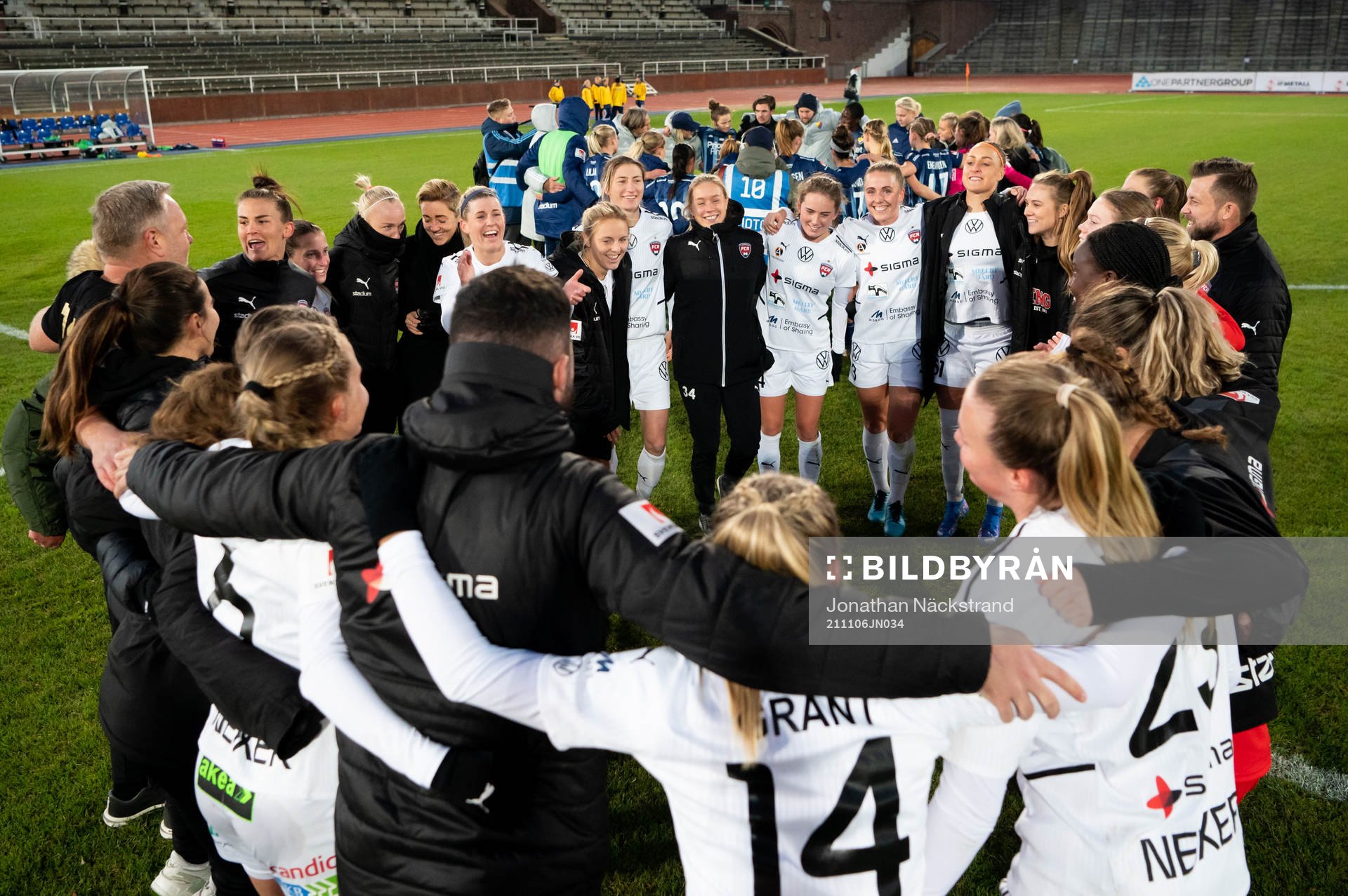 Rosengårds spelare jublar