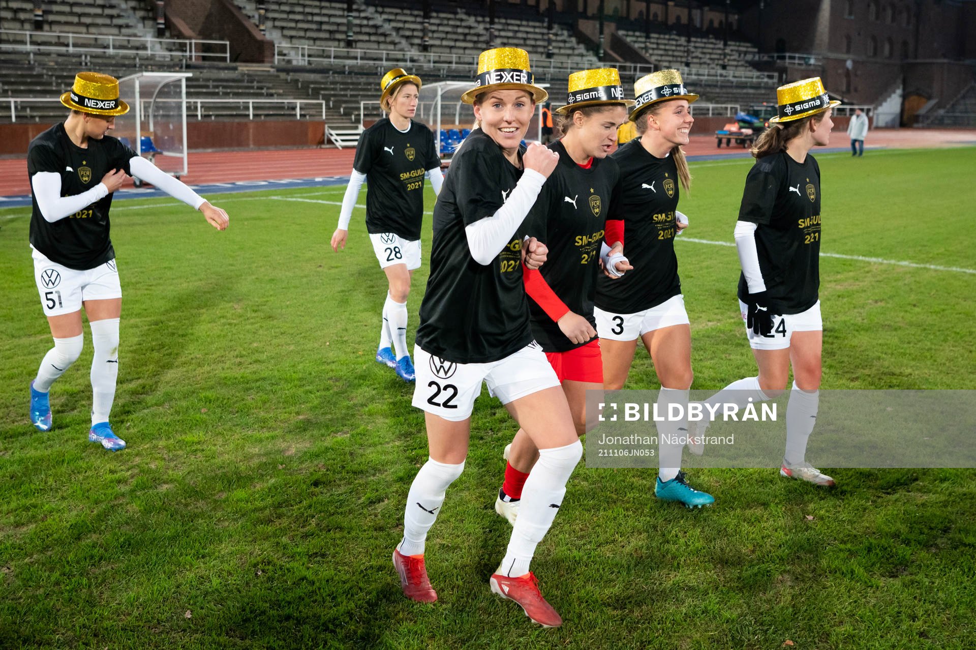 Rosengårds Olivia Schough jublar med guldhatt