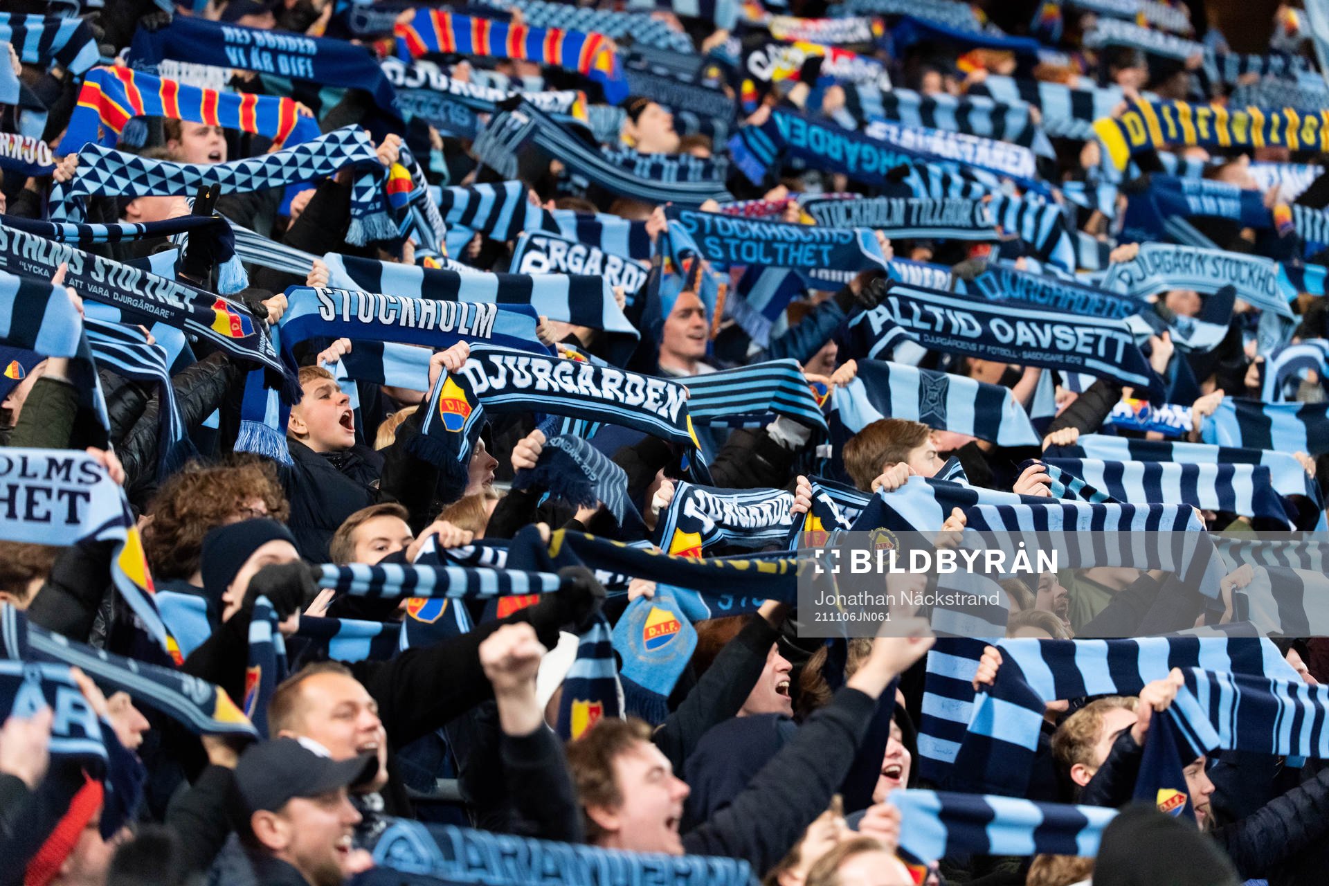 Djurgårdens supportrar innan fotbollsmatchen i Allsvenskan