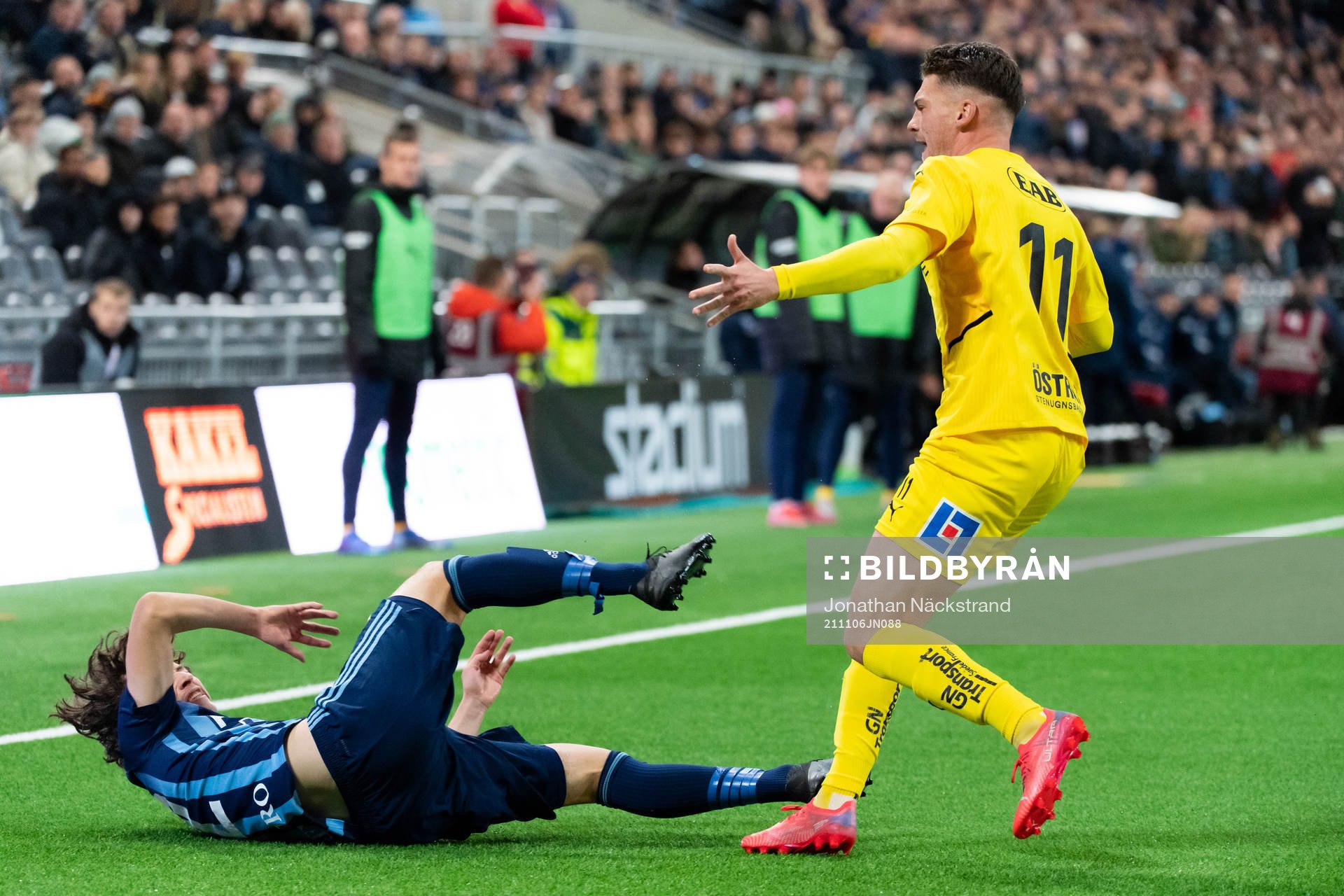 Djurgårdens Leo Cornic och Halmstads Samuel Kroon