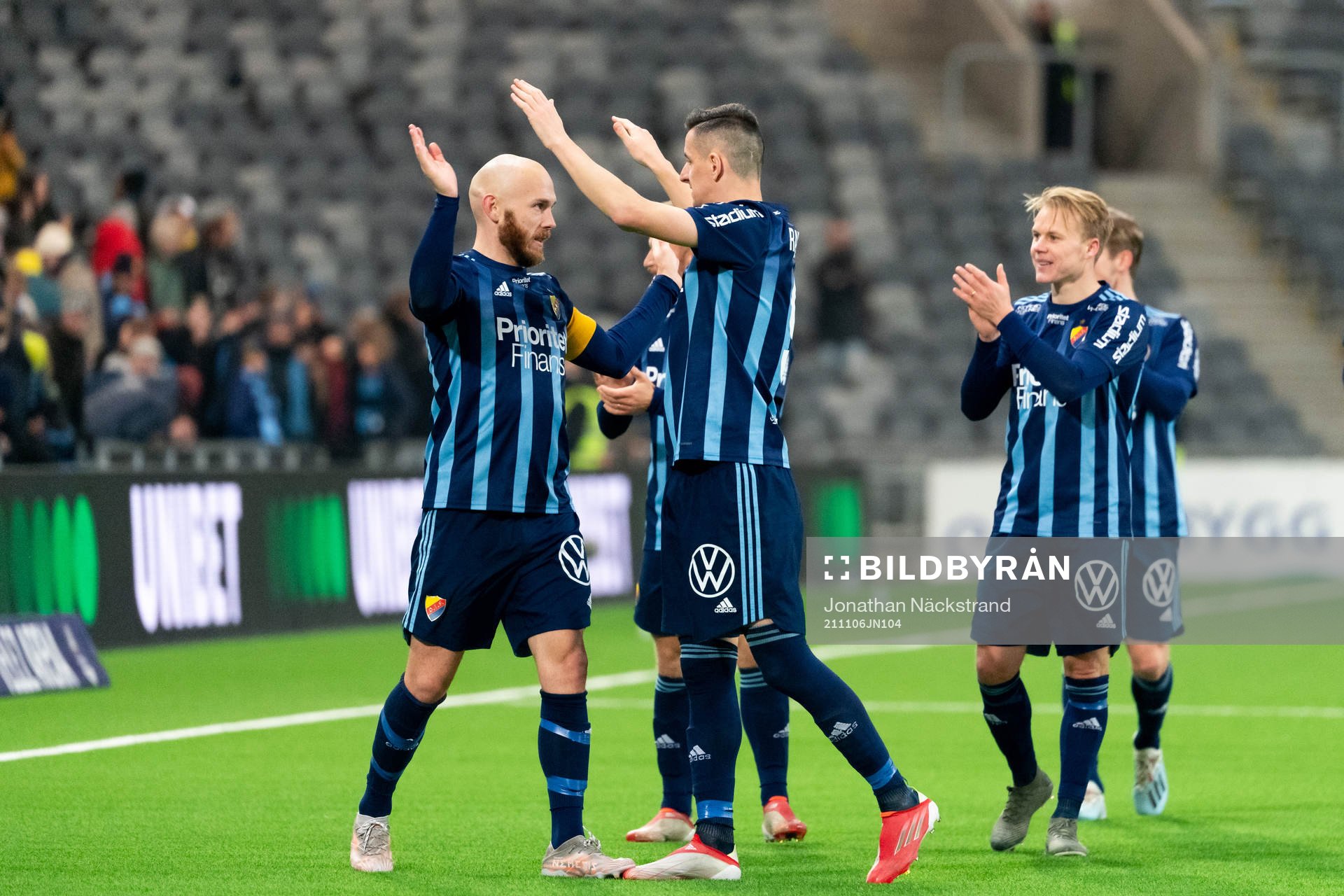 Djurgårdens Magnus Eriksson jublar med lagkamraterna