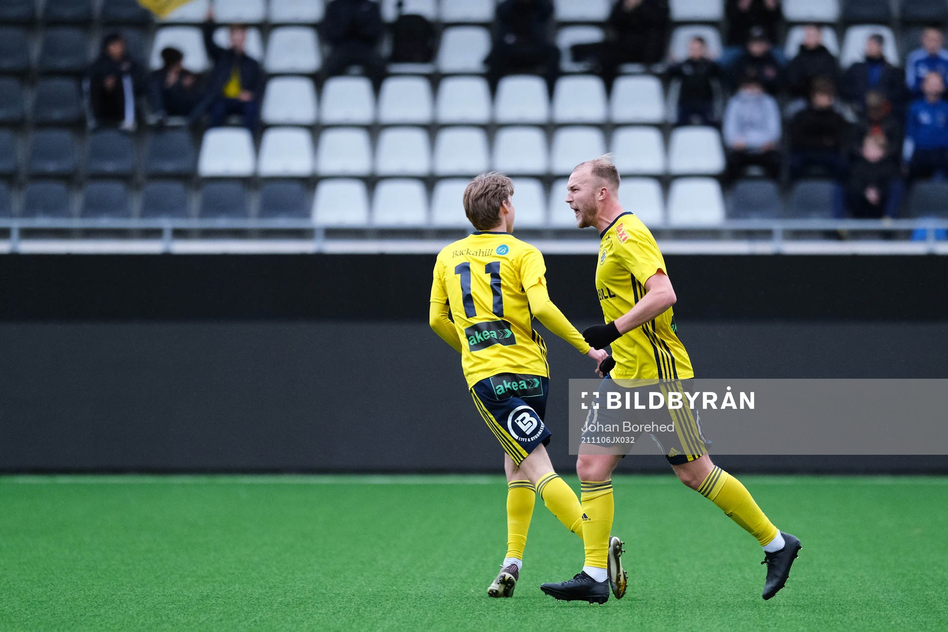 Ängelholms Christian Ljungberg firar reducering till 2-1 under fotbollsmatchen i Div 2 Västra Götaland mellan Sävedalen och Ängelholm den 6 november 2021 i Göteborg.