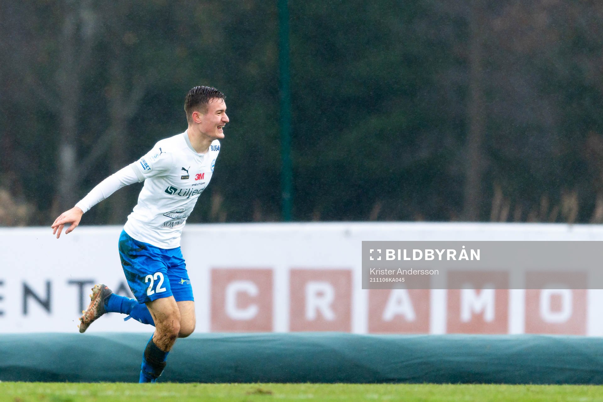 Värnamos Robin Dzabic jublar