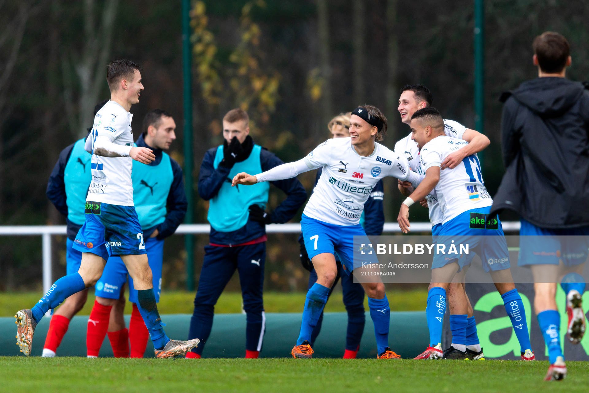 Värnamos Joel Stevens jublar efter 3-1 under fotbollsmatchen i Superettan mellan Värnamo och Helsingborg den 6 november 2021 i Värnamo. 