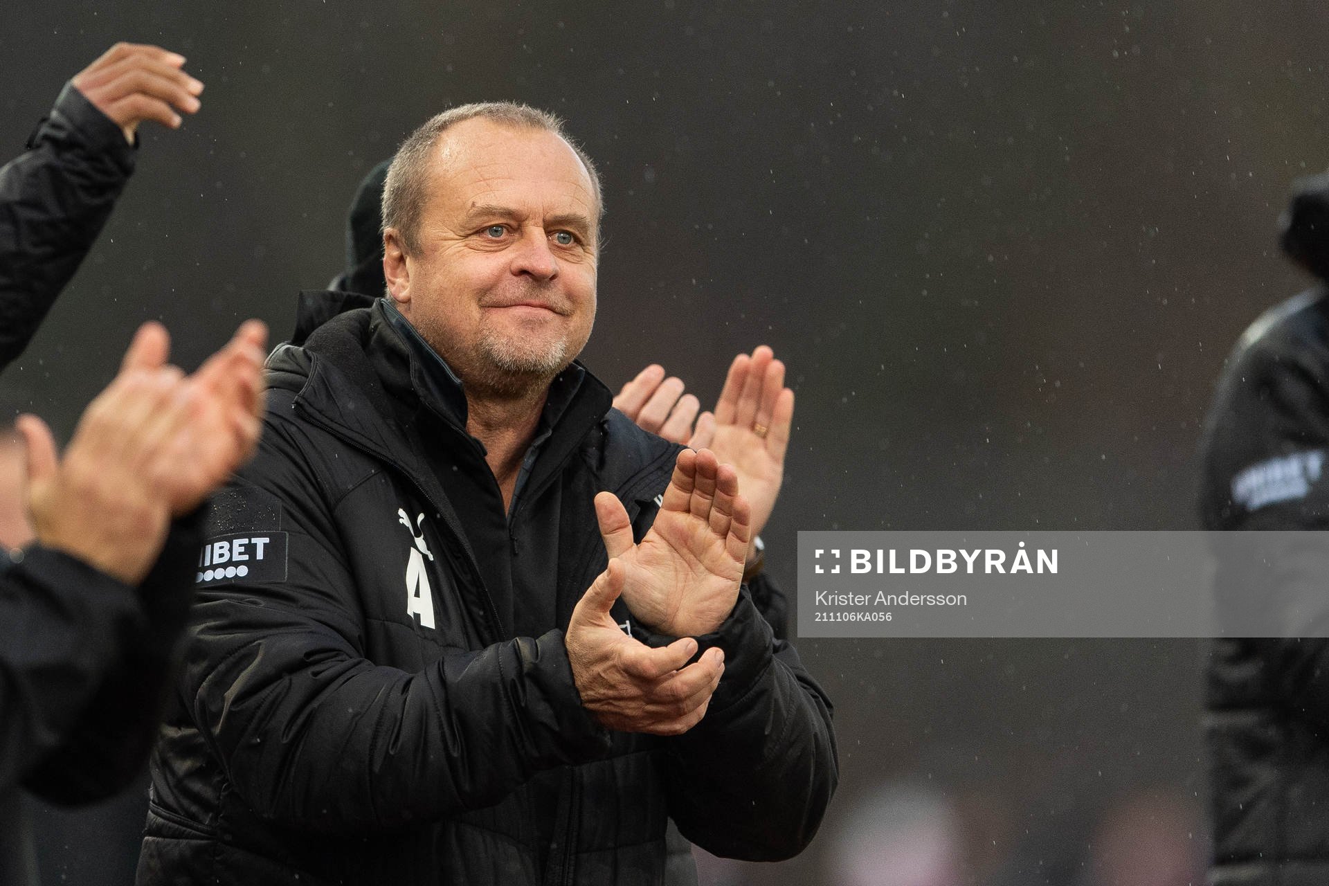 Värnamos tränare Jonas Thern jublar