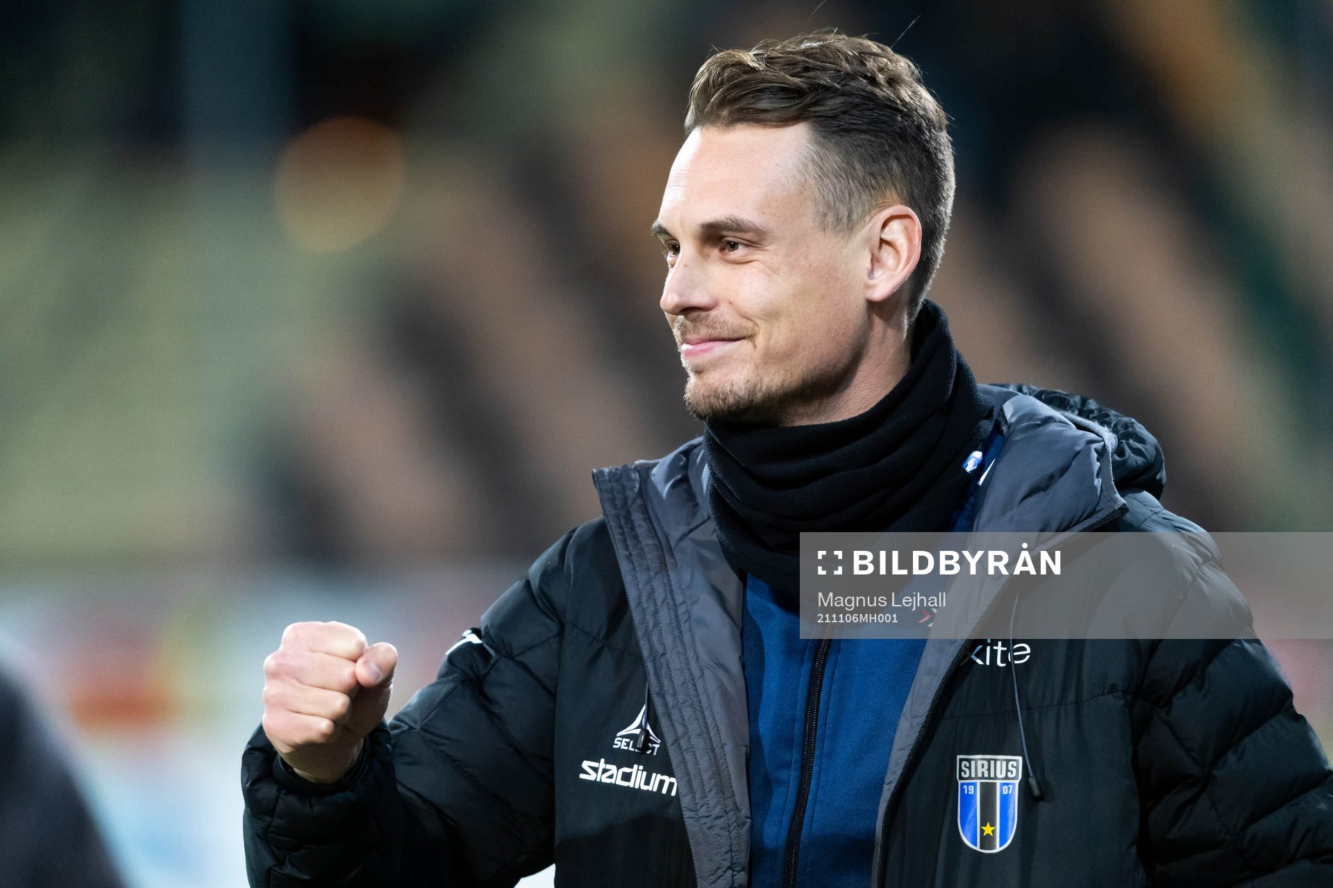 Sirius tränare Daniel Bäckström innan fotbollsmatchen i