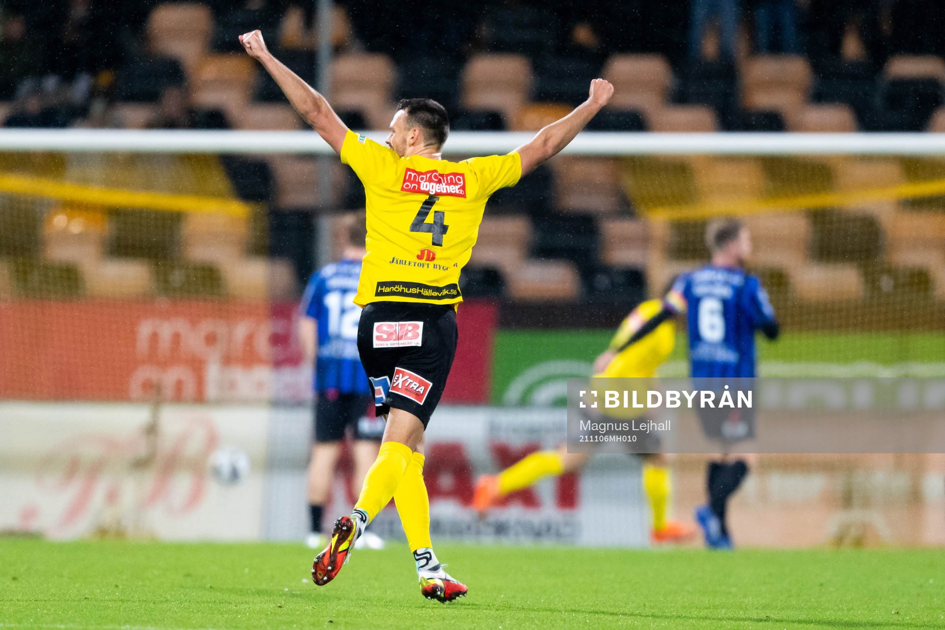 Mjällbys Max Watson jublar