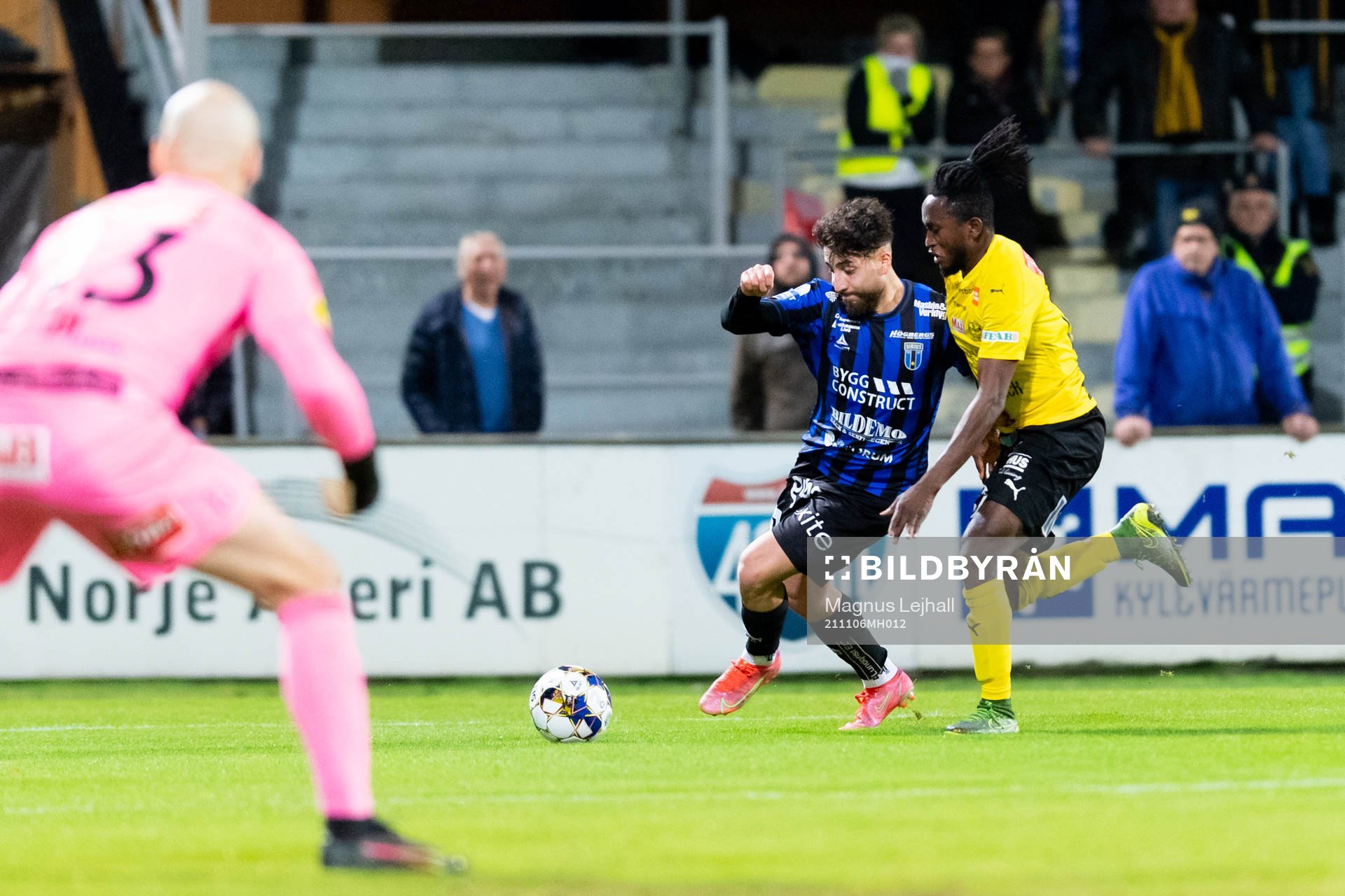 Sirius Moustafa Zeidan och Mjällbys Mamudu Moro