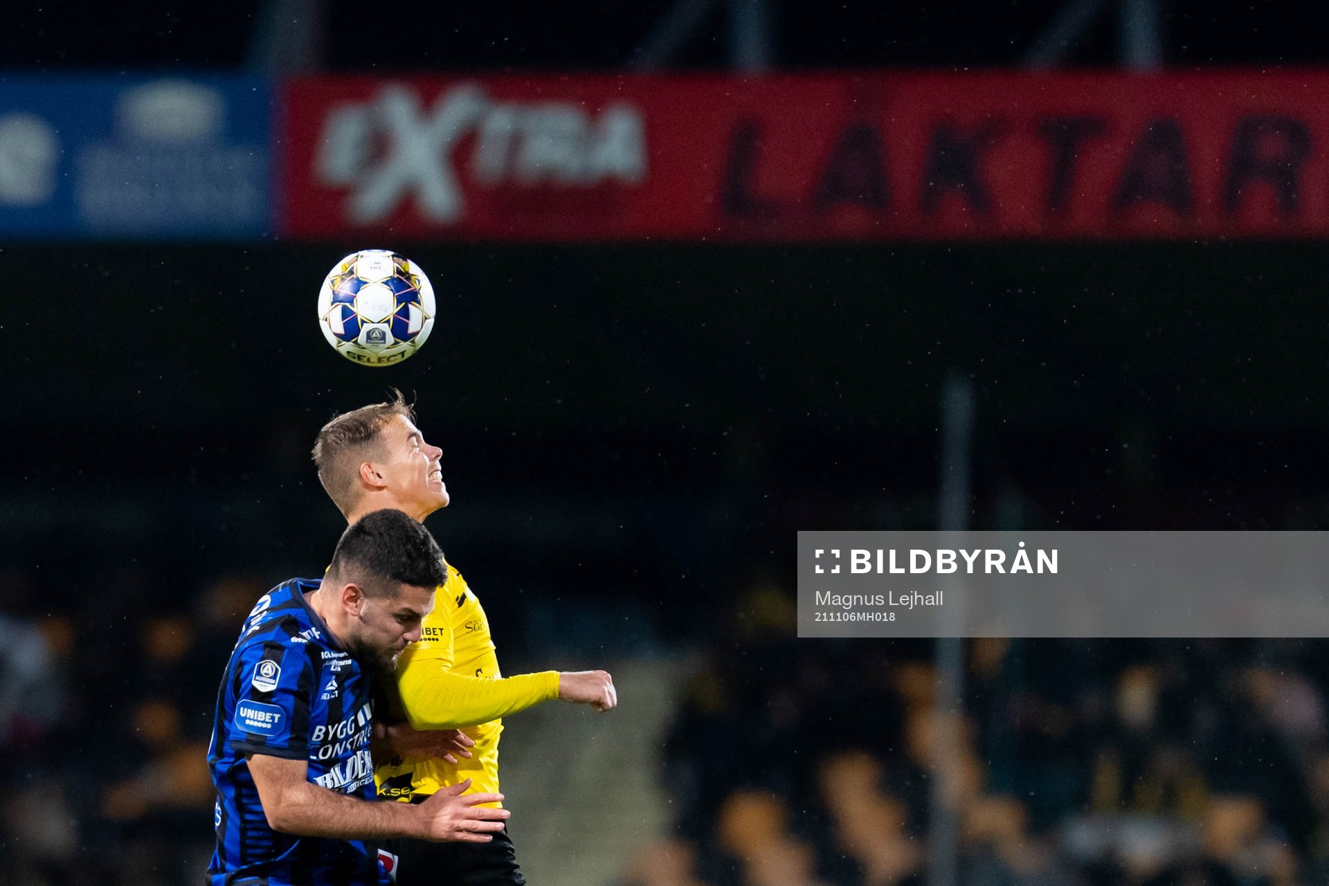 Sirius Edi Sylisufaj och Mjällbys Elias Andersson