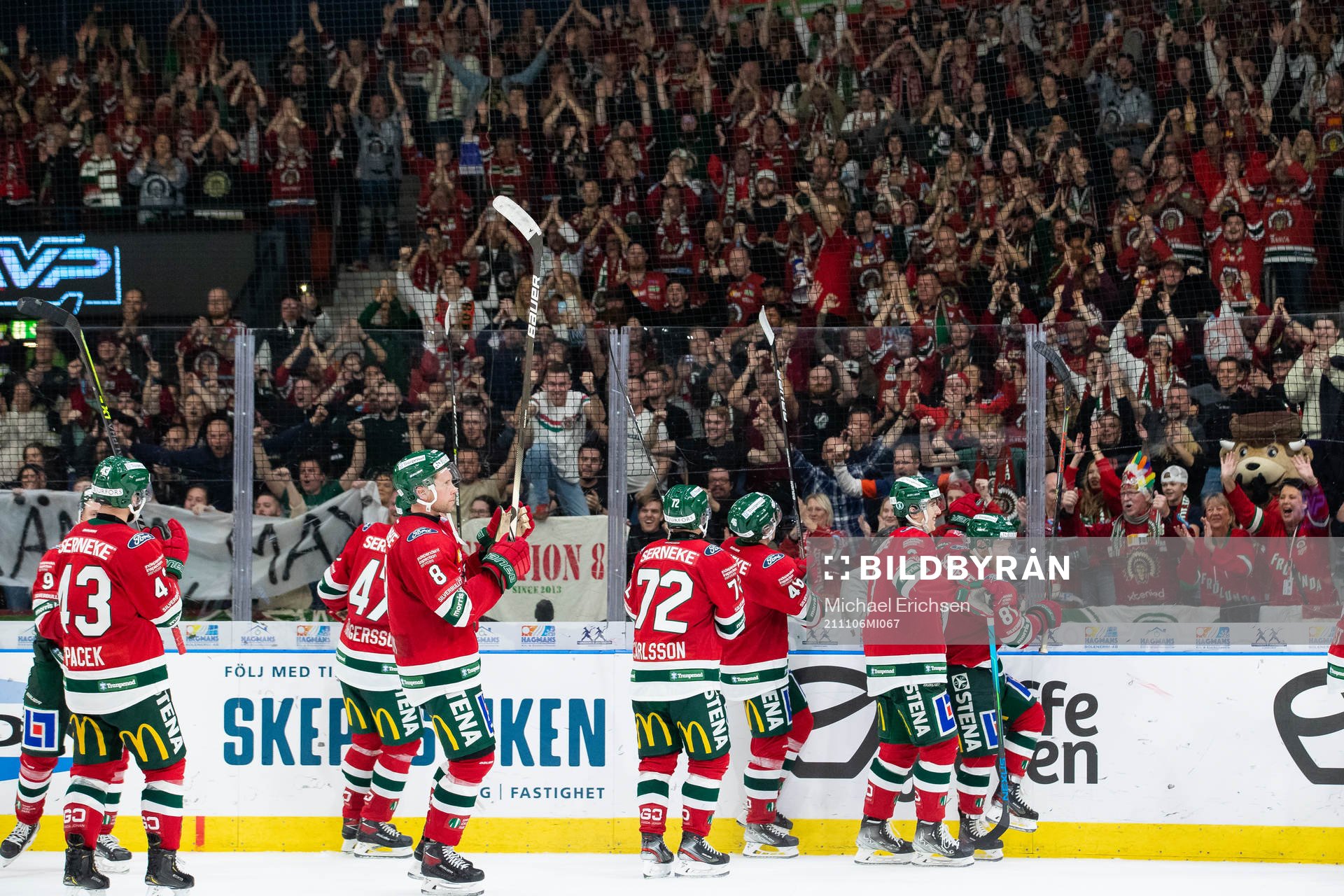 Frölunda jublar och tackar klacken