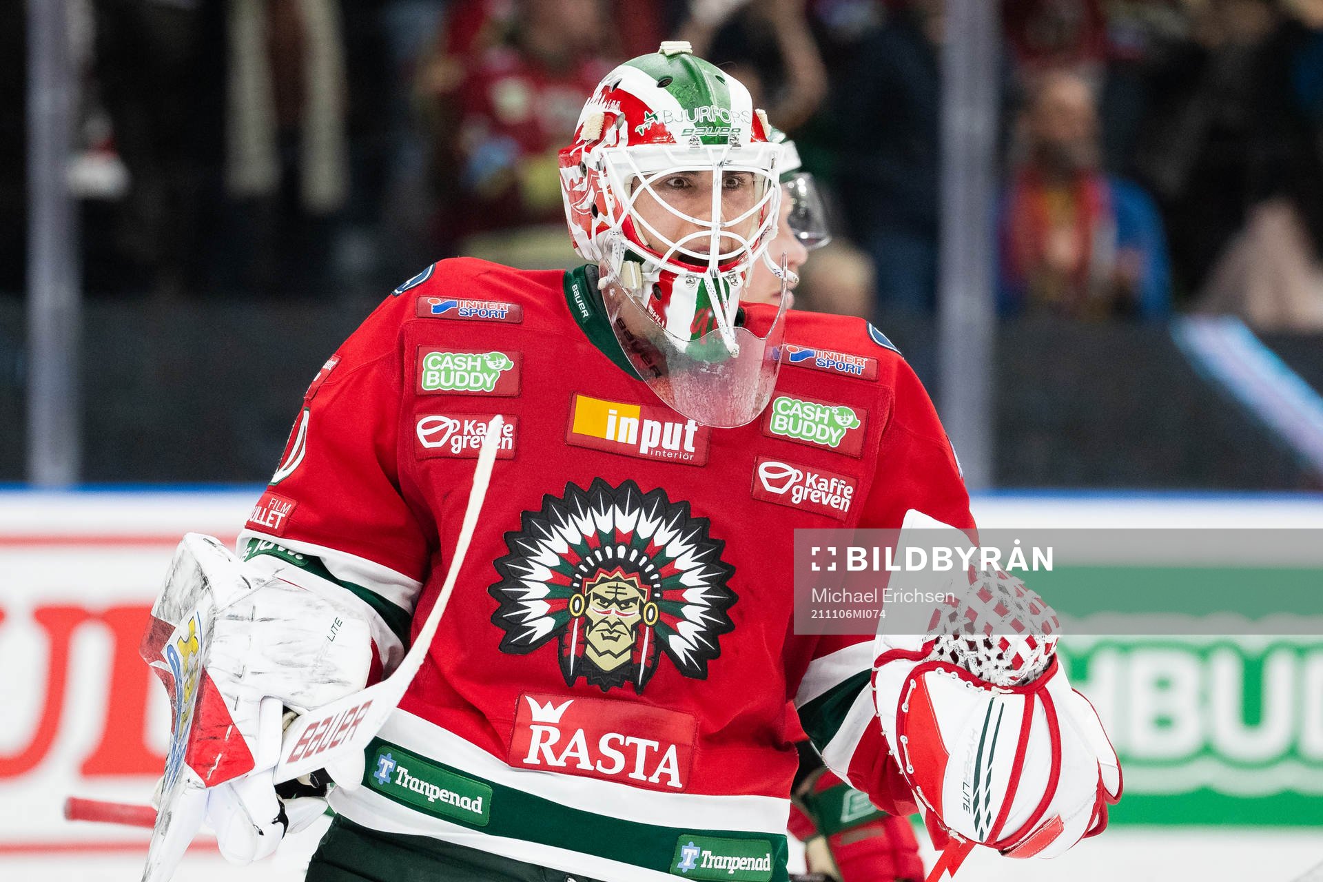 Frölundas målvakt Matthew Tomkins jublar