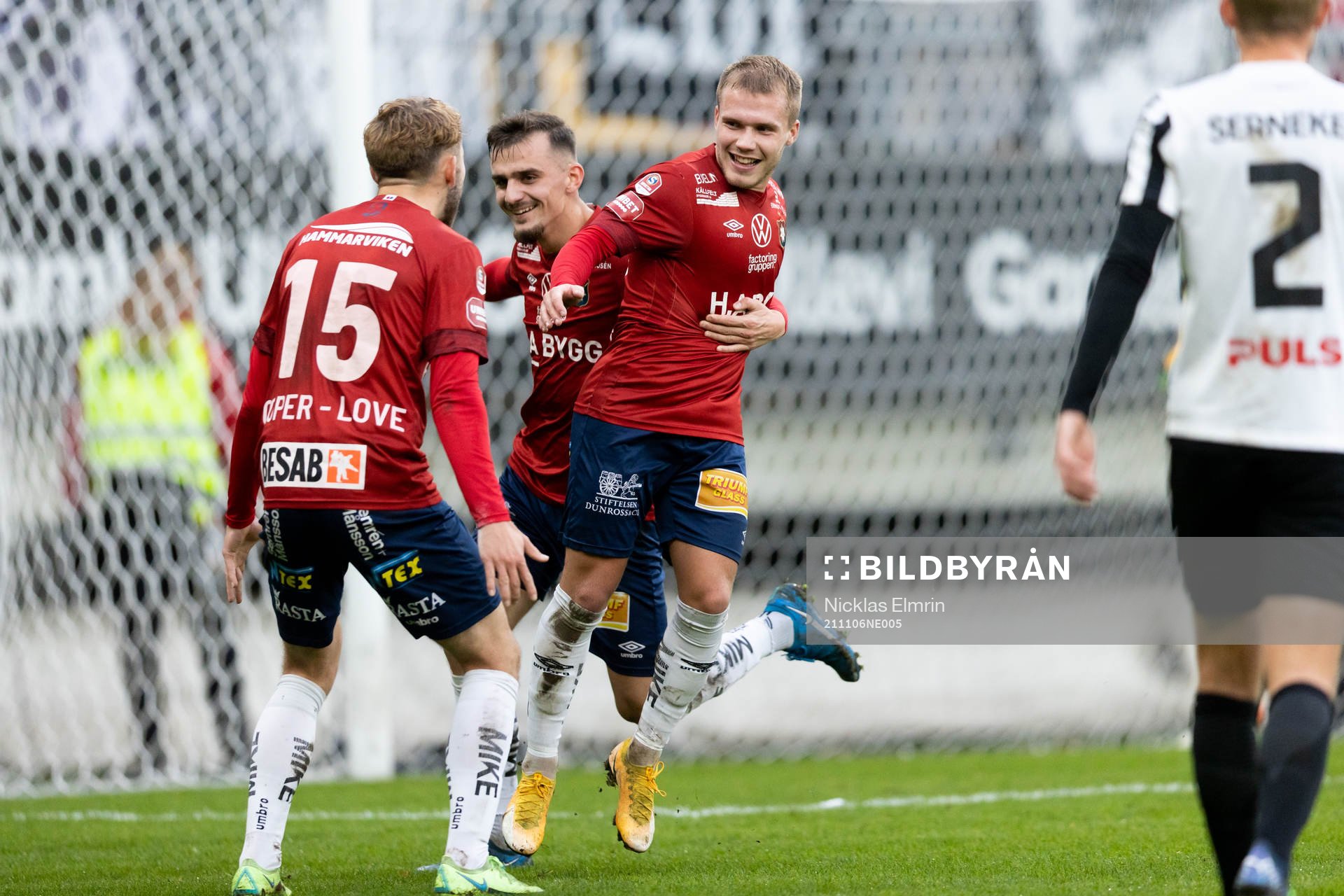 Örgrytes Hampus Dahlqvist jublar