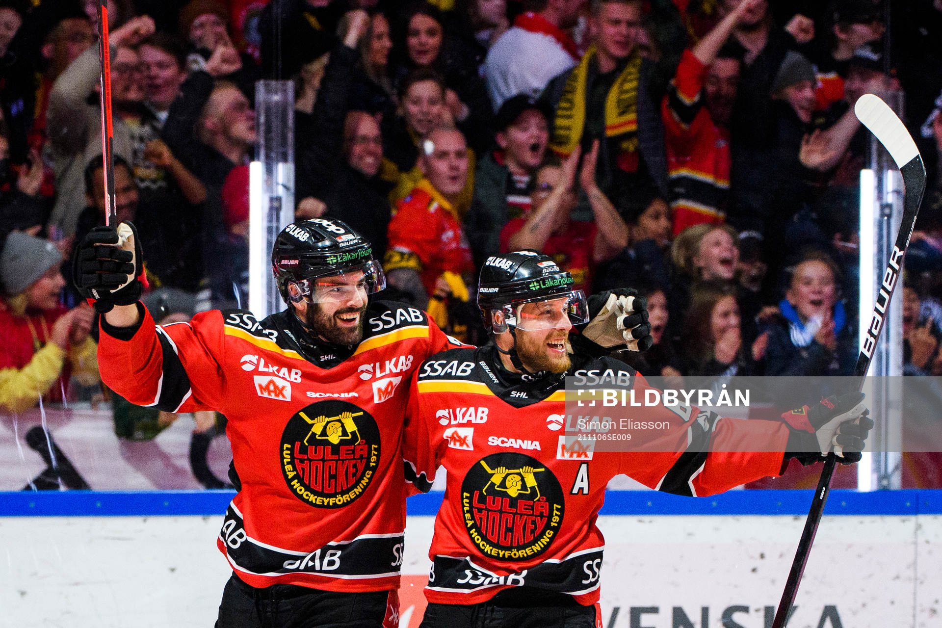Luleås Linus Fröberg och Linus Omark jublar