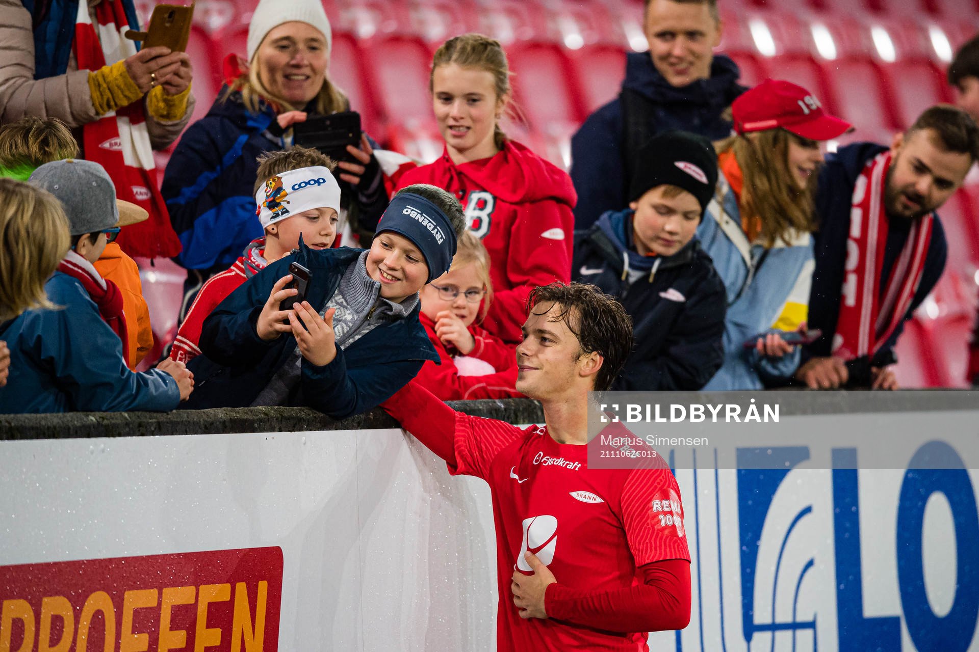 Felix Horn Myhre of Brann taking a salfie with a fan