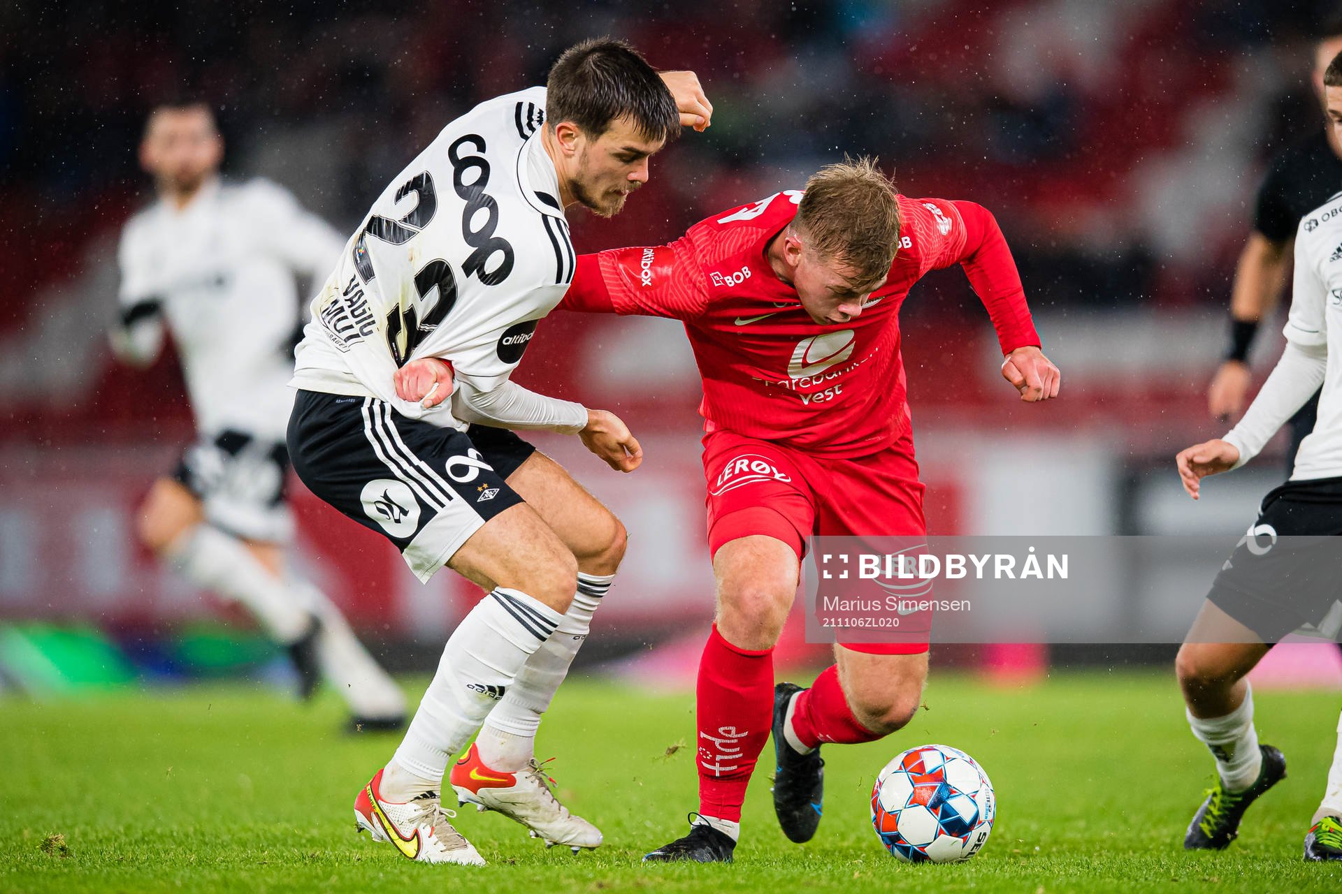 Pavle Vagic of Rosenborg and Aune Selland Heggebø of Brann