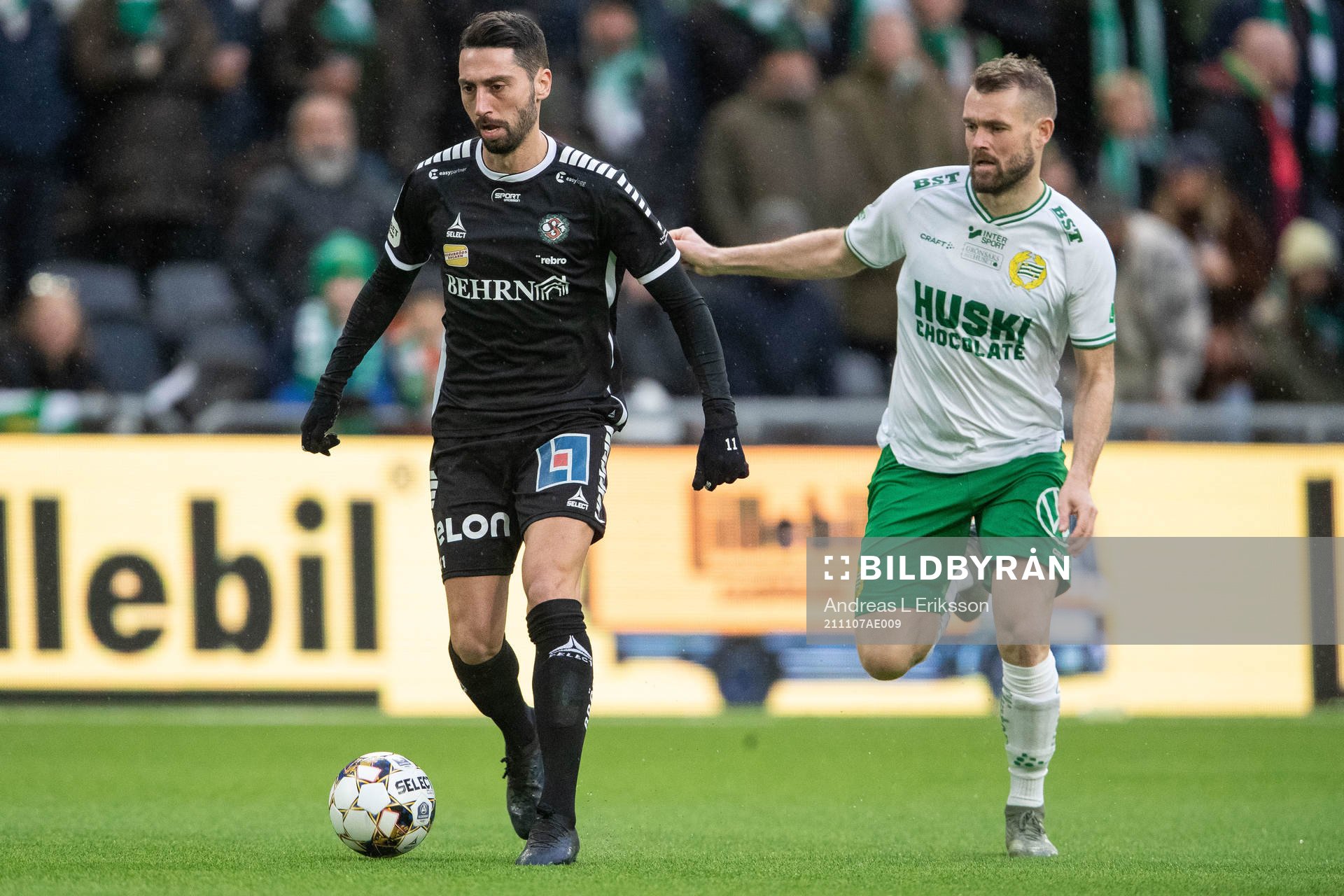 Örebros Nahir Besara och Hammarbys Mads Fenger Nielsen