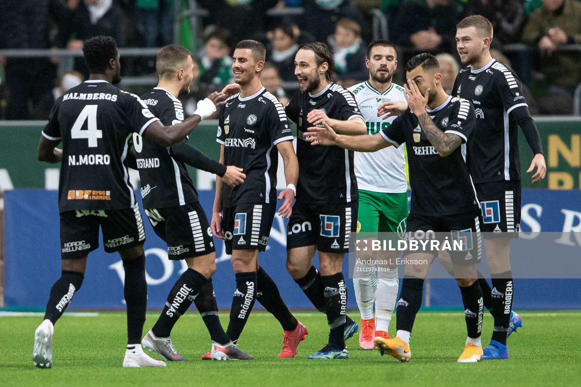 Örebros spelare jublar