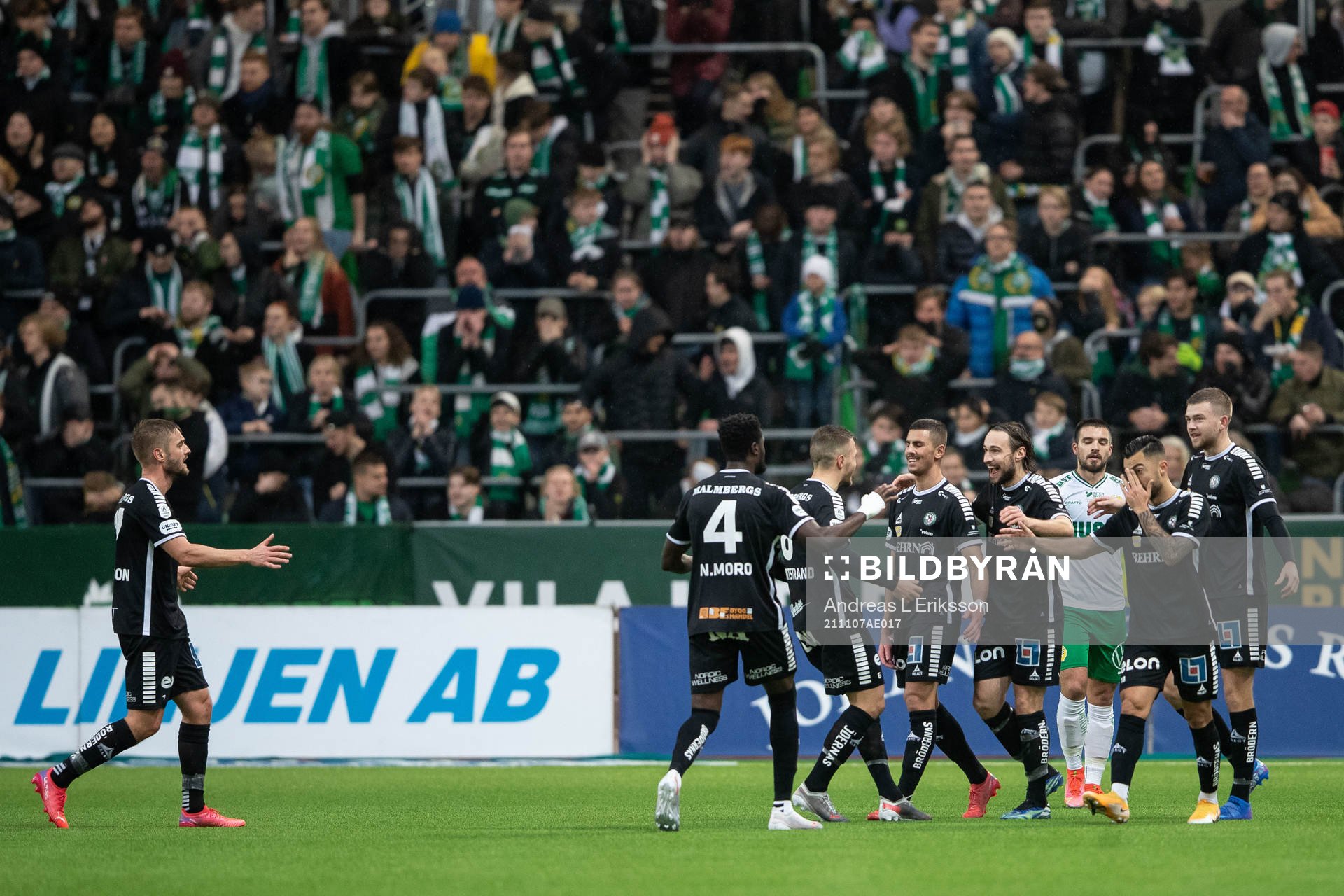 Örebros spelare jublar