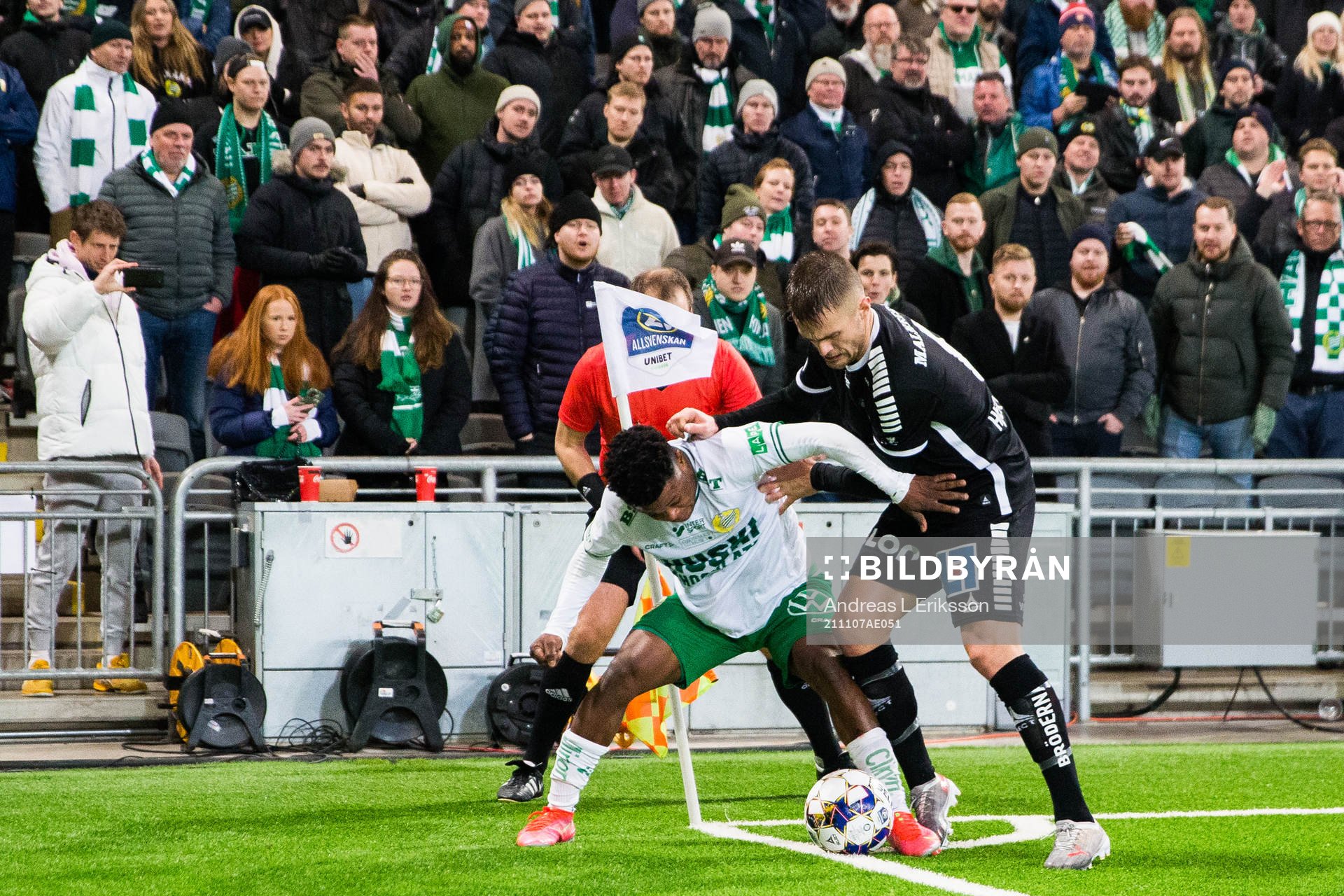 Hammarbys Akinkunmi Amoo och Örebros Benjamin Hjertstrand