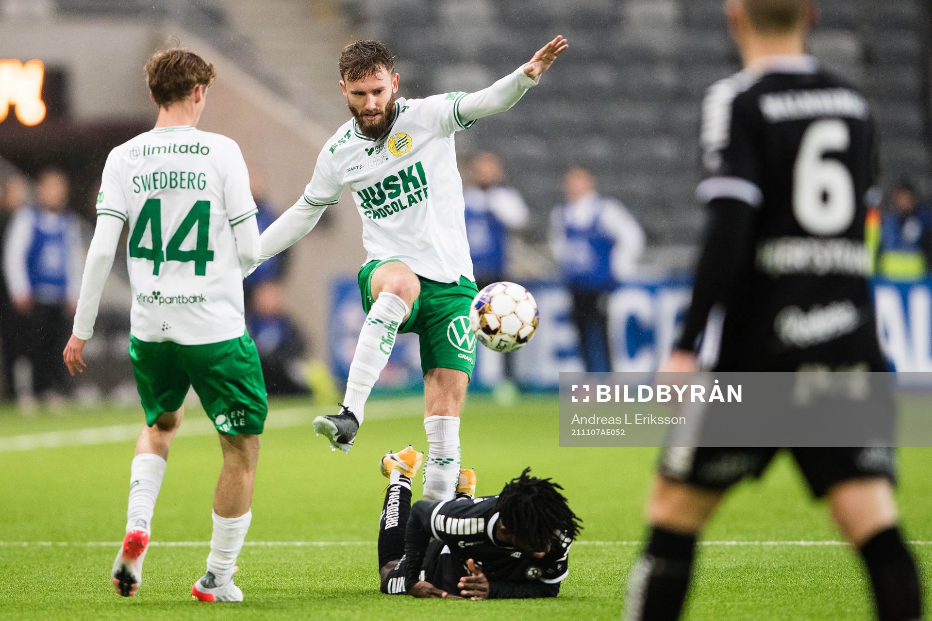 Hammarbys Simon Sandberg och Örebros Rickard Emeka Friday