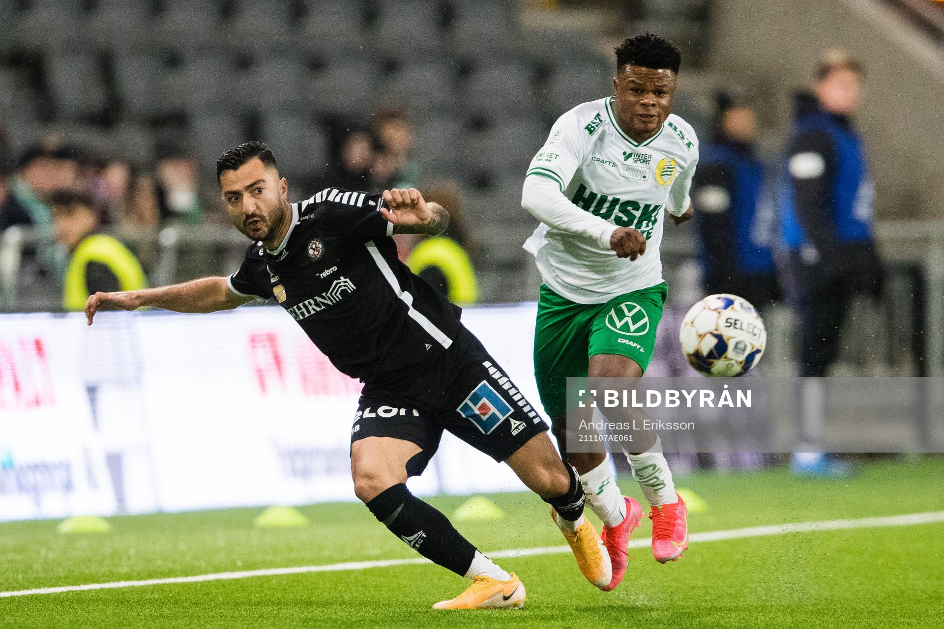 Örebros Jiloan Hamad och Hammarbys Akinkunmi Amoo