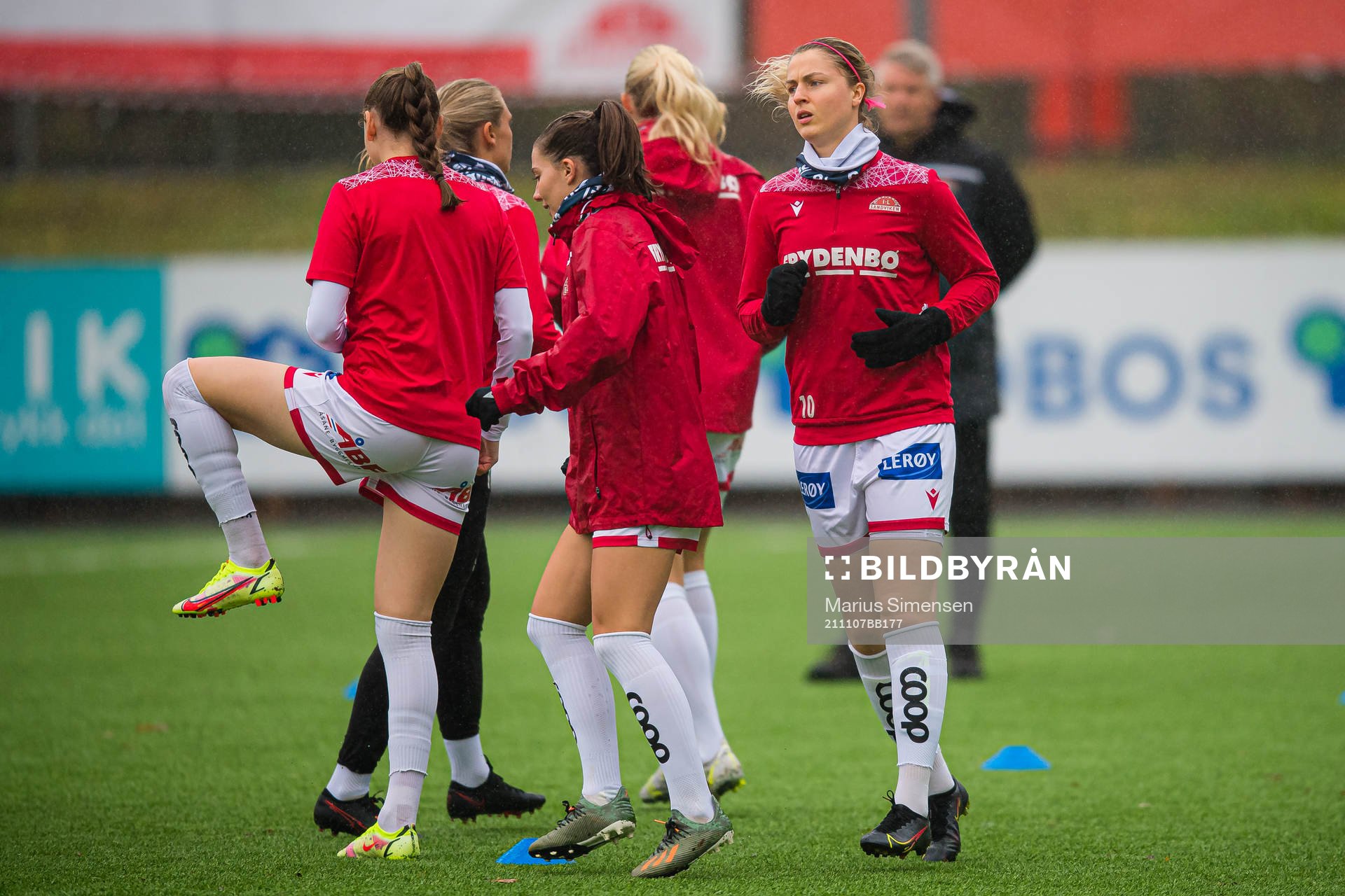 Ingrid Marie Karlsen Spord of Sandviken warms up