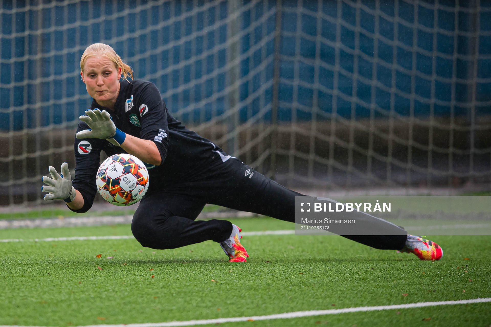 Kathrine Østergaard Larsen of Klepp warms up