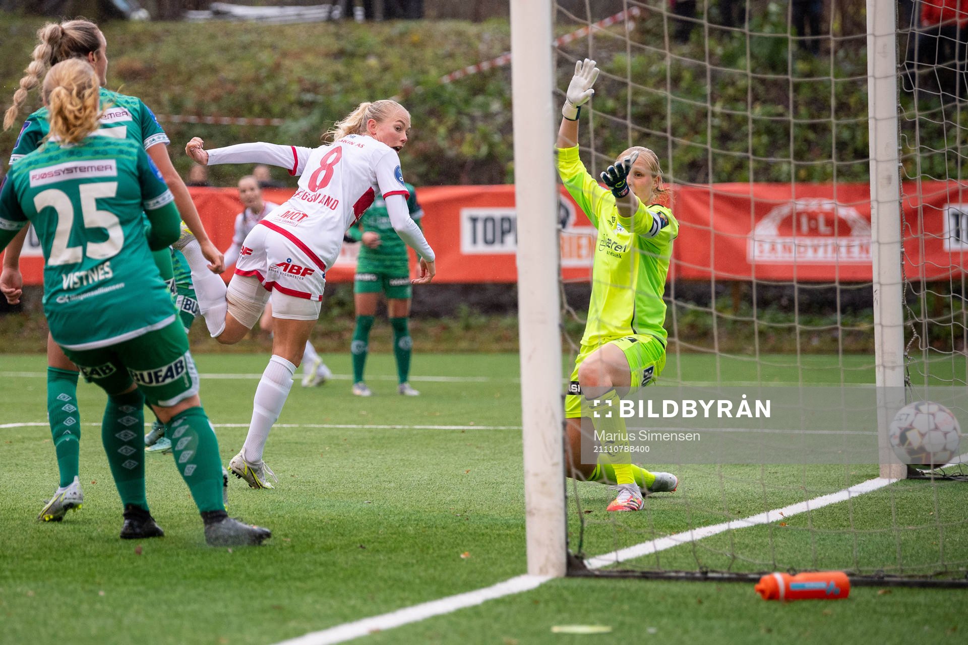 Guro Bergsvand of Sandviken scores 6-0