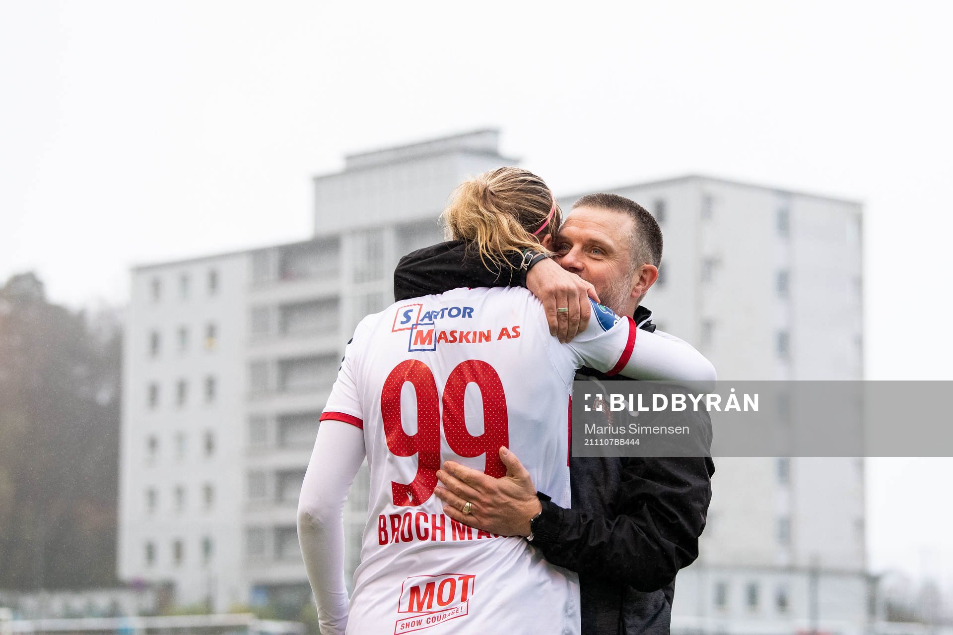 Maria Dybwad Brochmann and  Alexander Straus, head coach,
