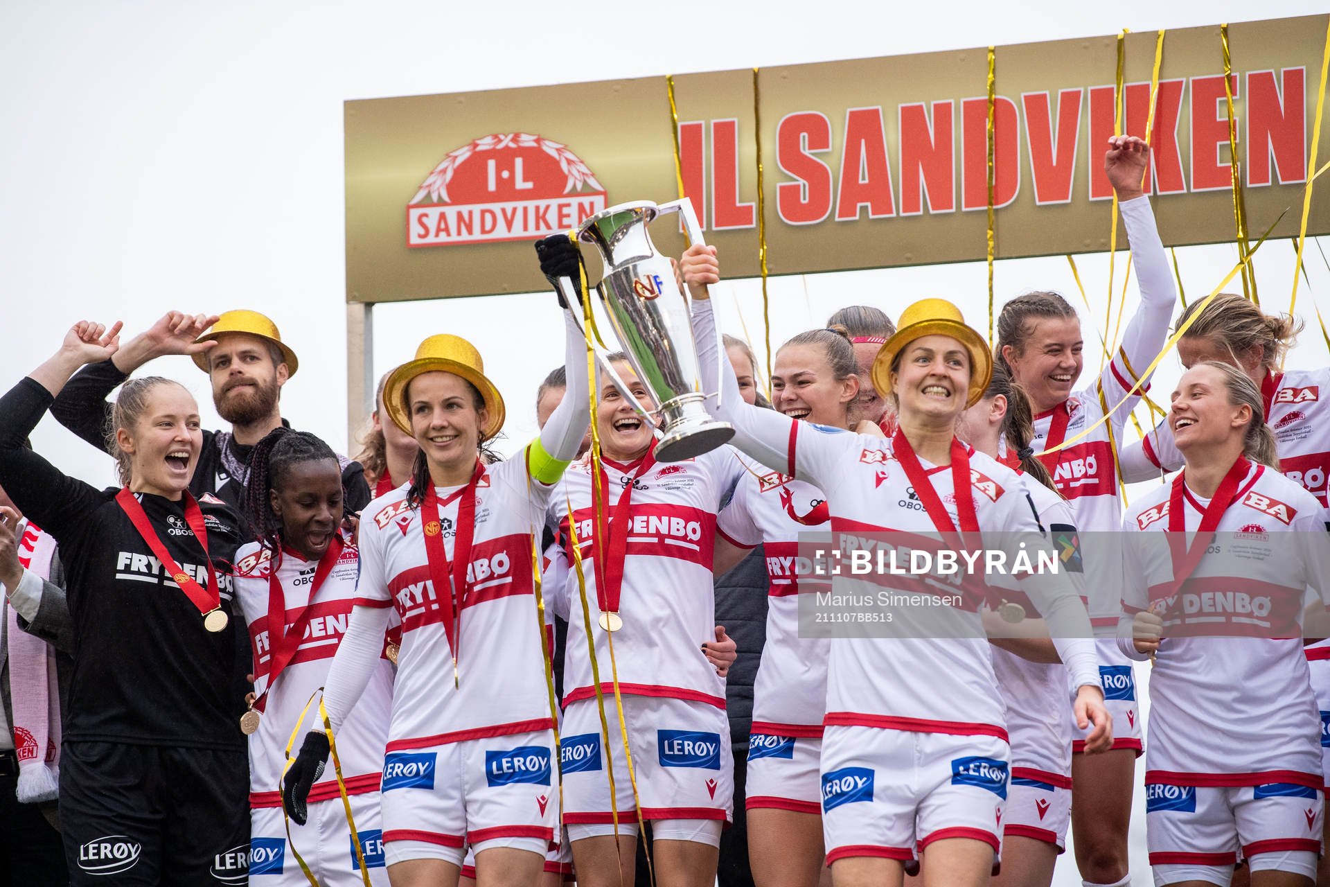 Players of Sandviken with trophy