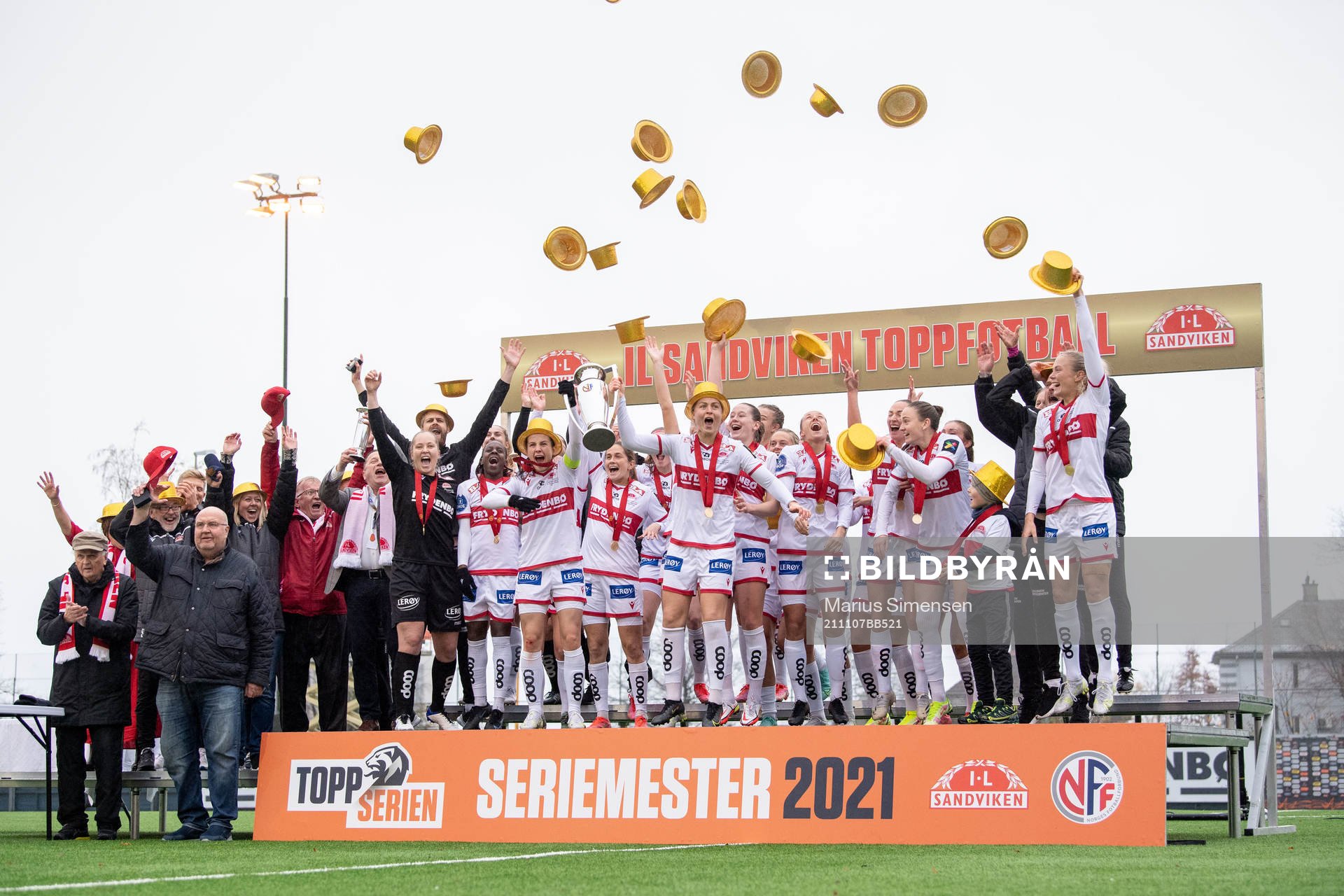 Players of Sandviken with trophy