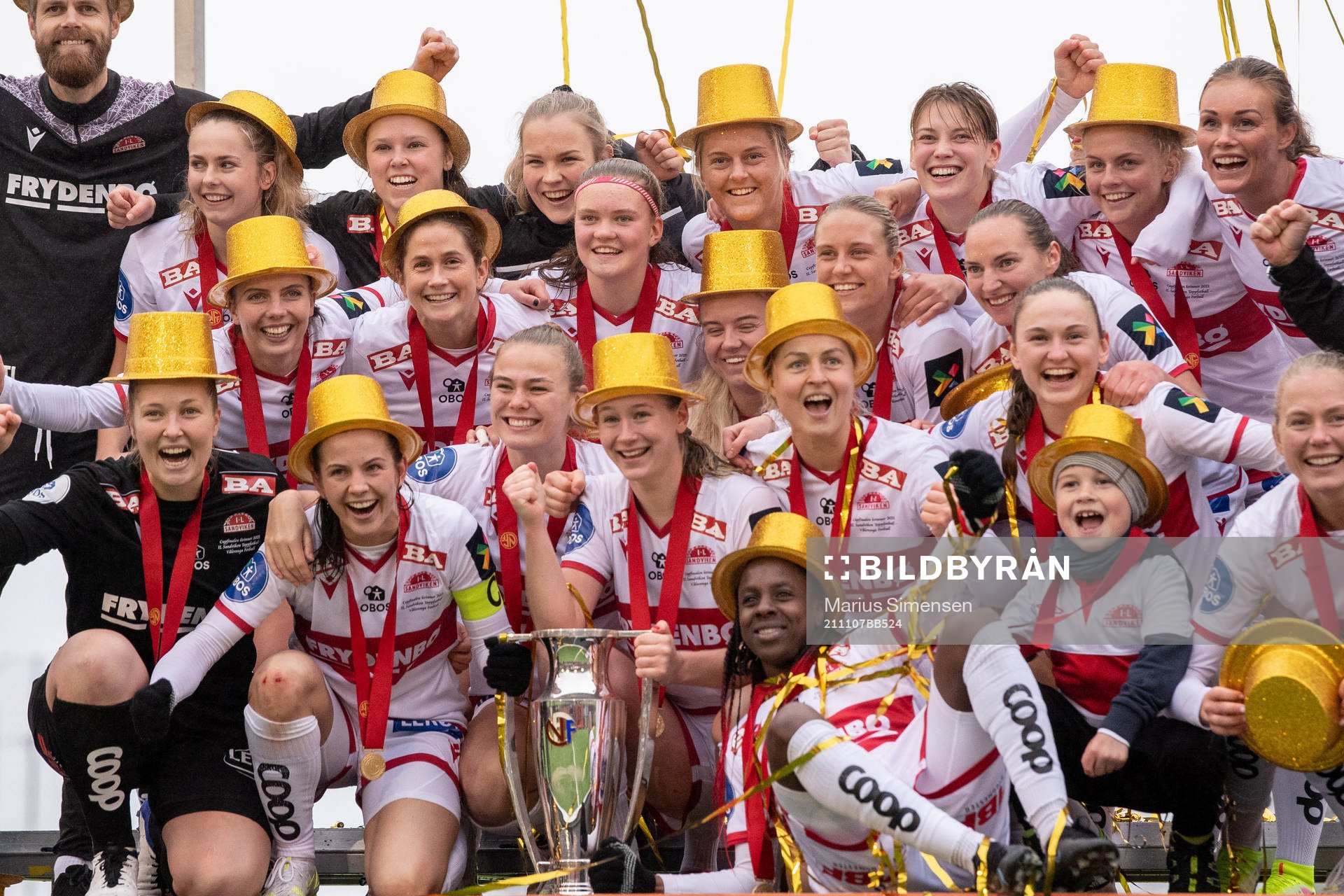 Players of Sandviken with trophy