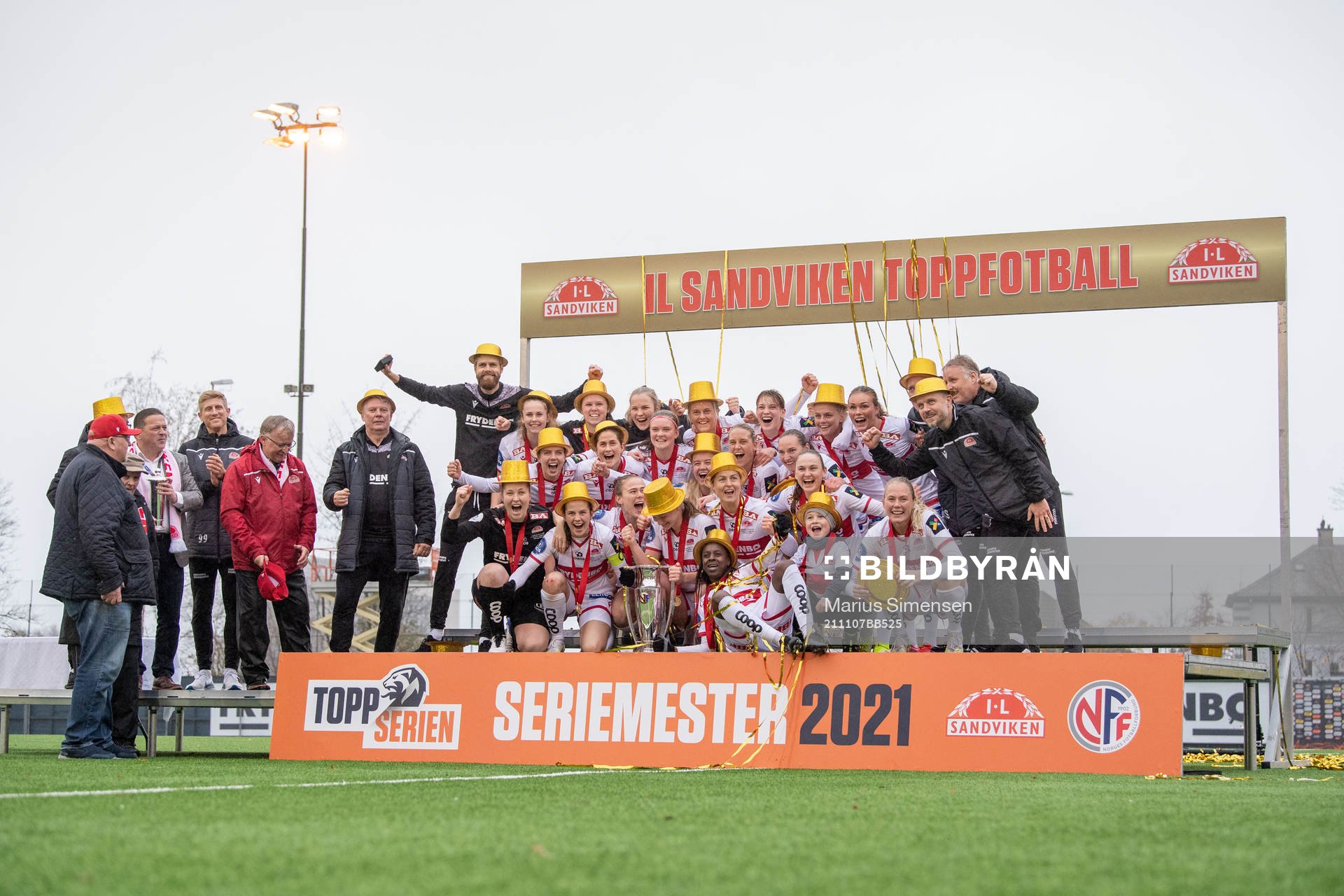 Players of Sandviken with trophy