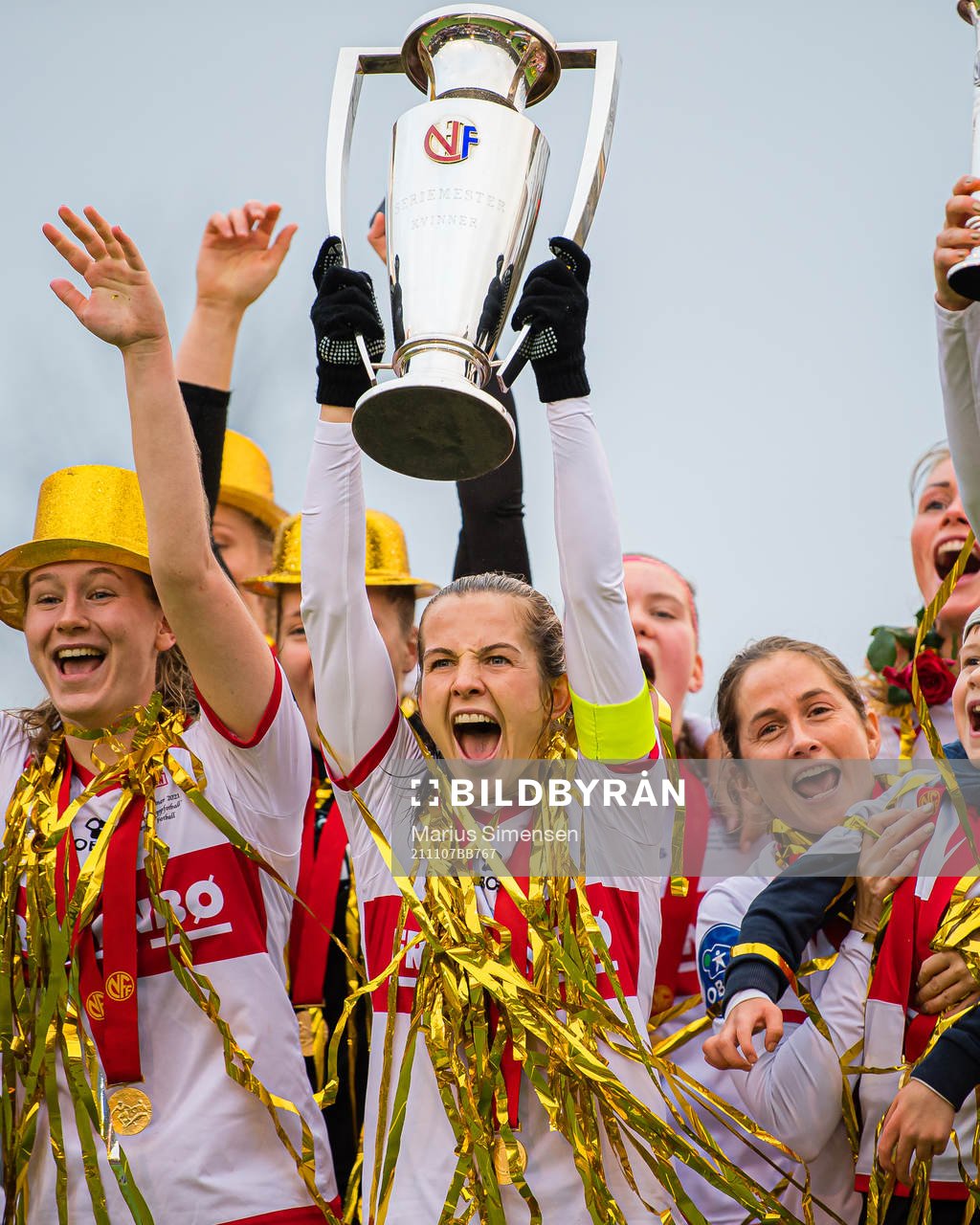 Tuva Hansen of Sandviken celebrates with the trophy
