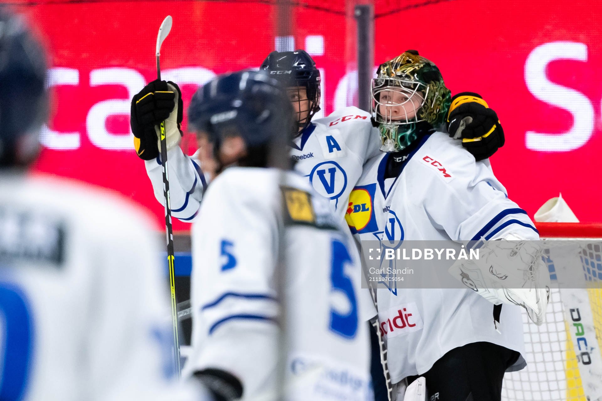 Västerbottens målvakt Felix Wikman  jublar