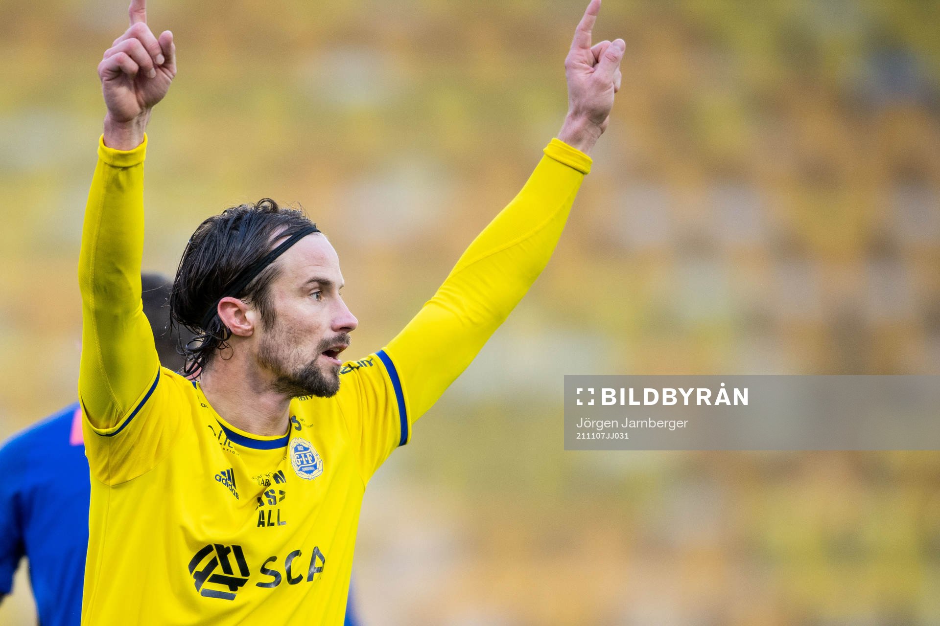 Sundsvalls Linus Hallenius jublar