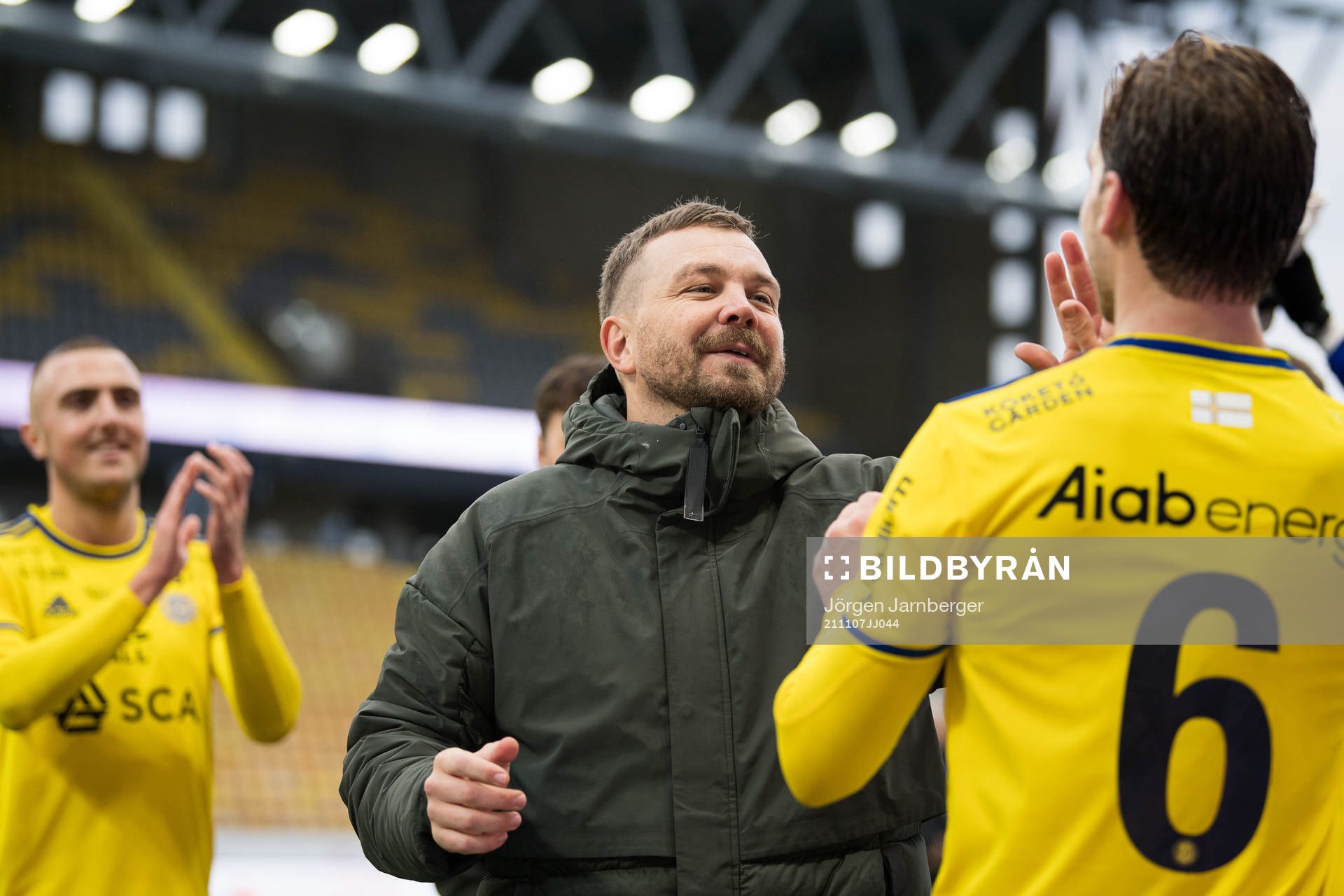 Sundsvalls tränare Henrik Åhnstrand jublar